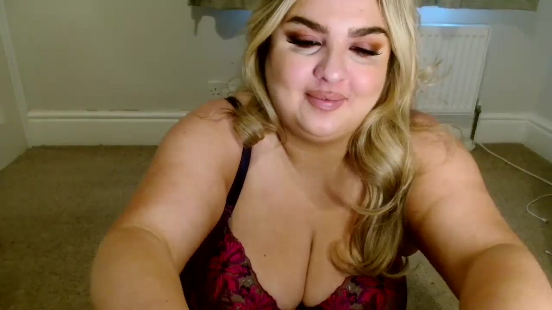 Gallery image thumbnail from Sarasbunny's myfreecams stream on, 01/18/2025, 15:18 image 13 of 20