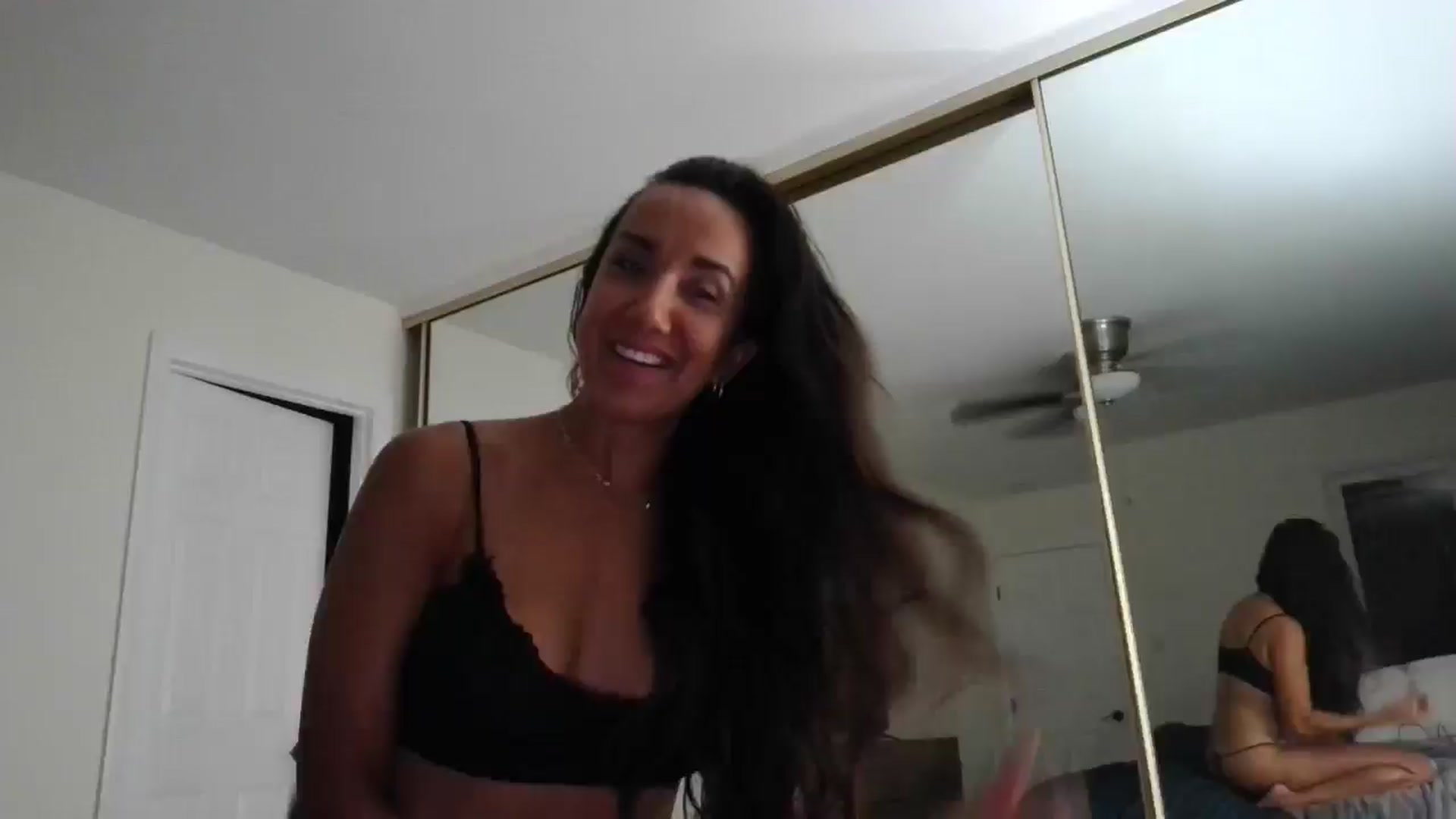 Gallery image thumbnail from SarenaJones's myfreecams stream on, 10/05/2025, 08:16 image 1 of 20