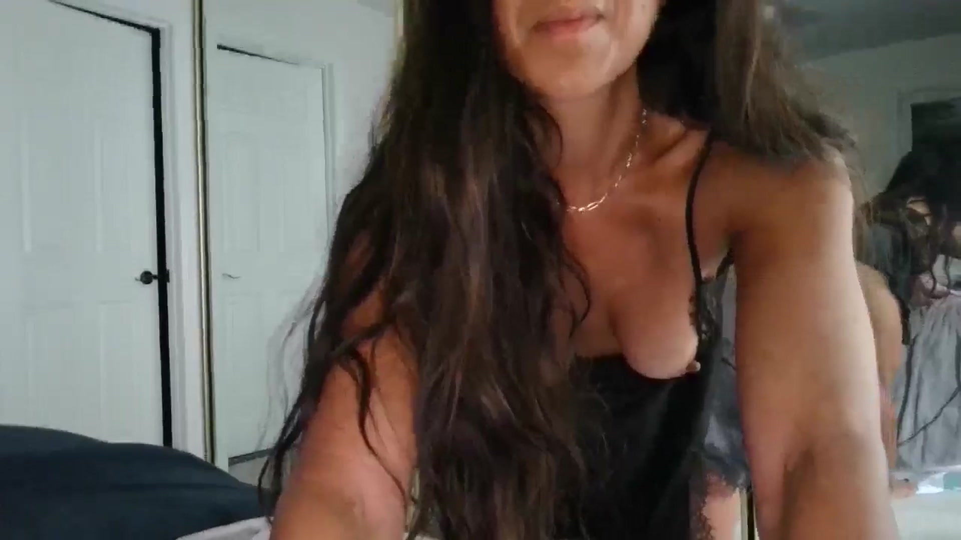 Gallery image thumbnail from SarenaJones's myfreecams stream on, 10/06/2025, 06:54 image 19 of 20