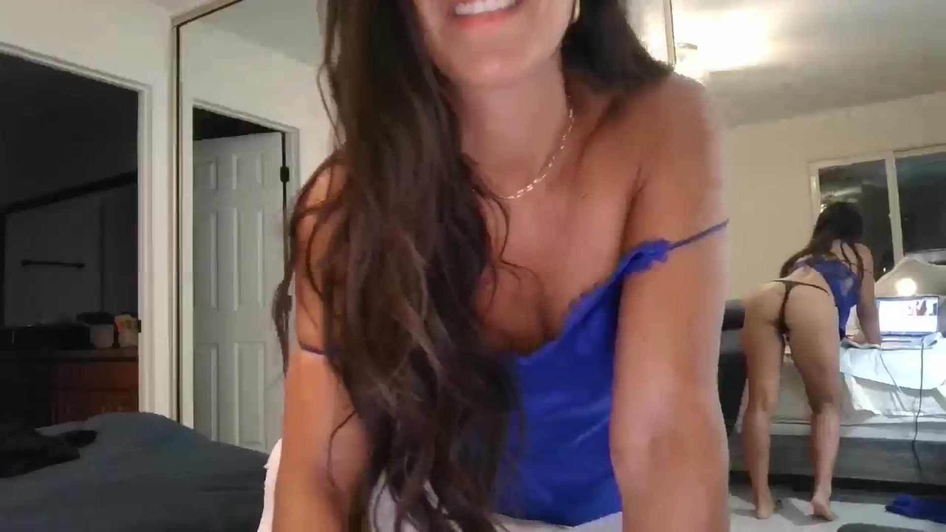 Gallery image thumbnail from SarenaJones's myfreecams stream on, 10/20/2025, 04:07 image 11 of 20