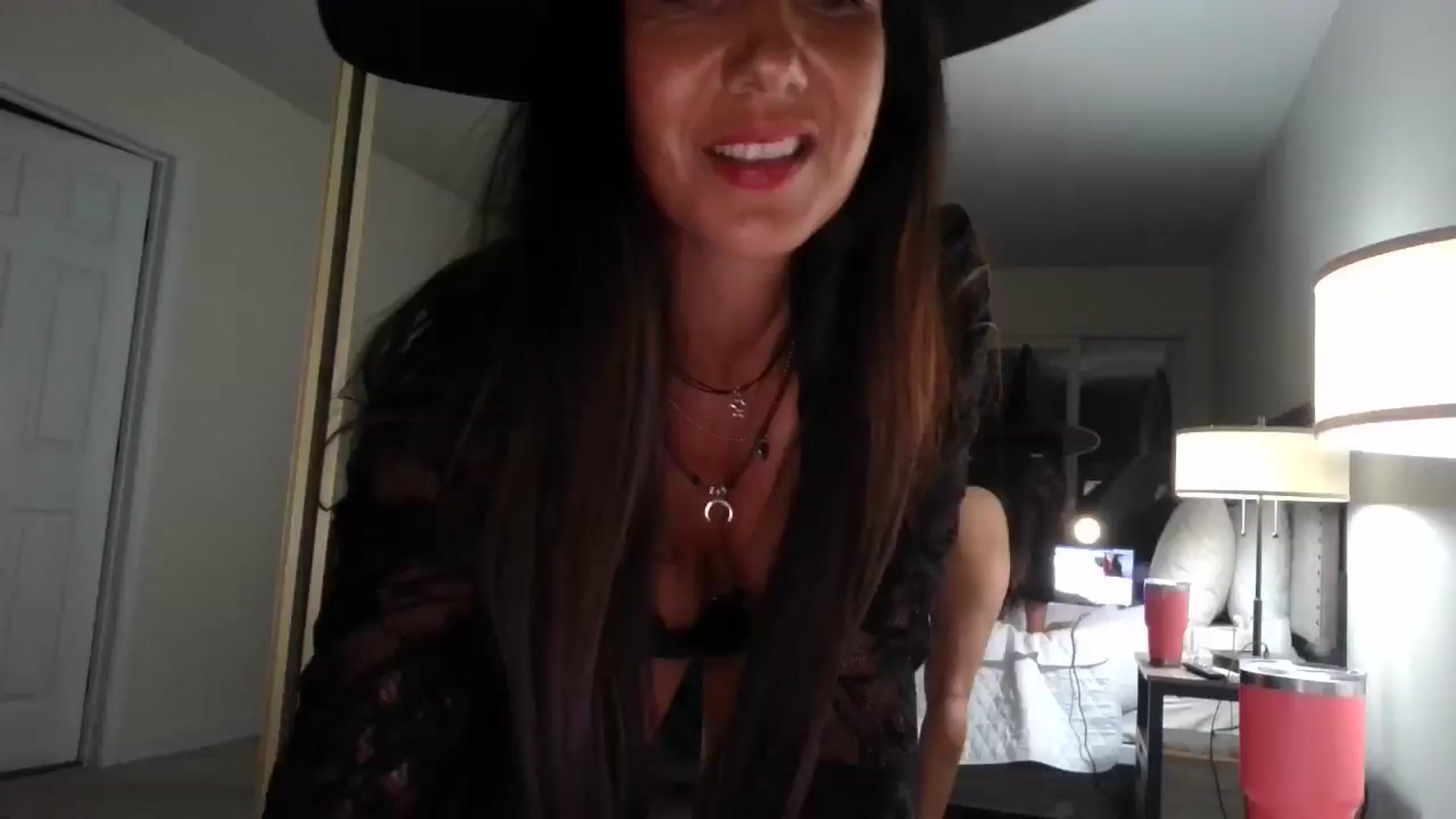 Gallery image thumbnail from SarenaJones's myfreecams stream on, 10/24/2025, 06:35 image 1 of 20