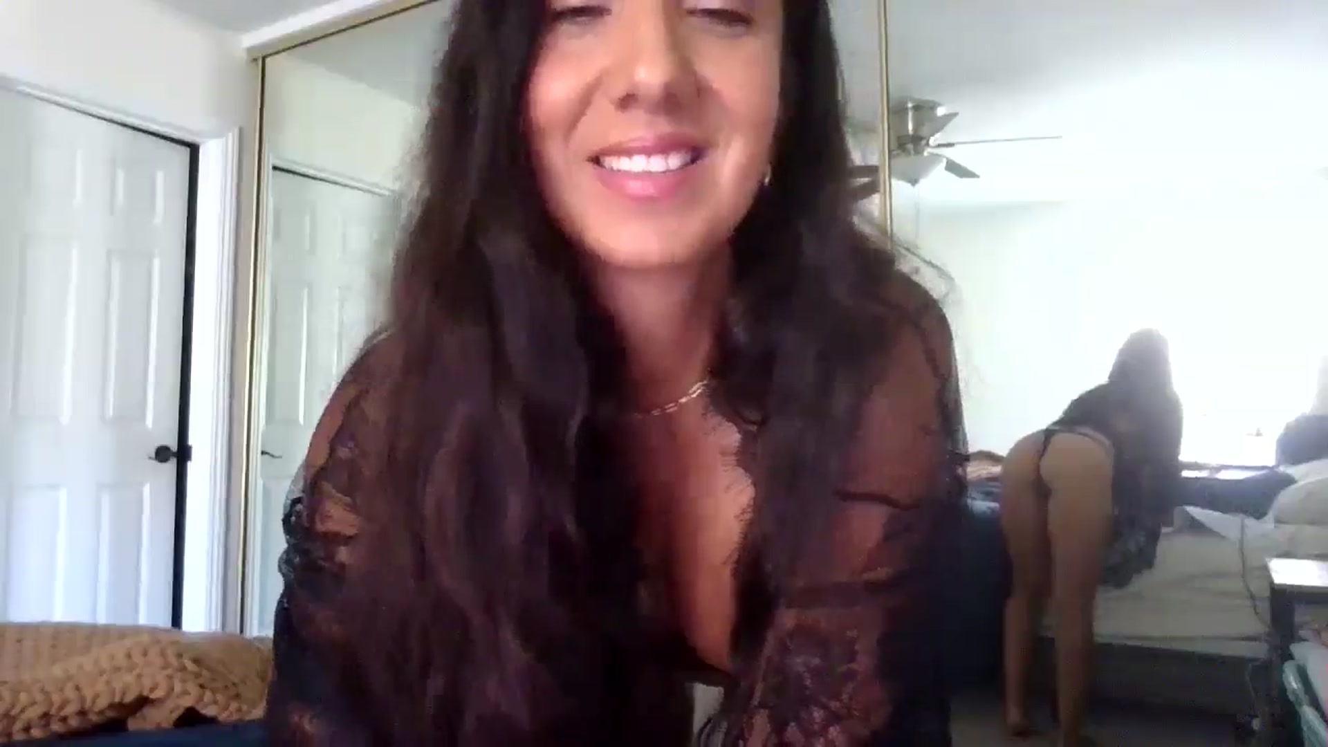 Gallery image thumbnail from SarenaJones's myfreecams stream on, 11/19/2025, 22:15 image 8 of 20
