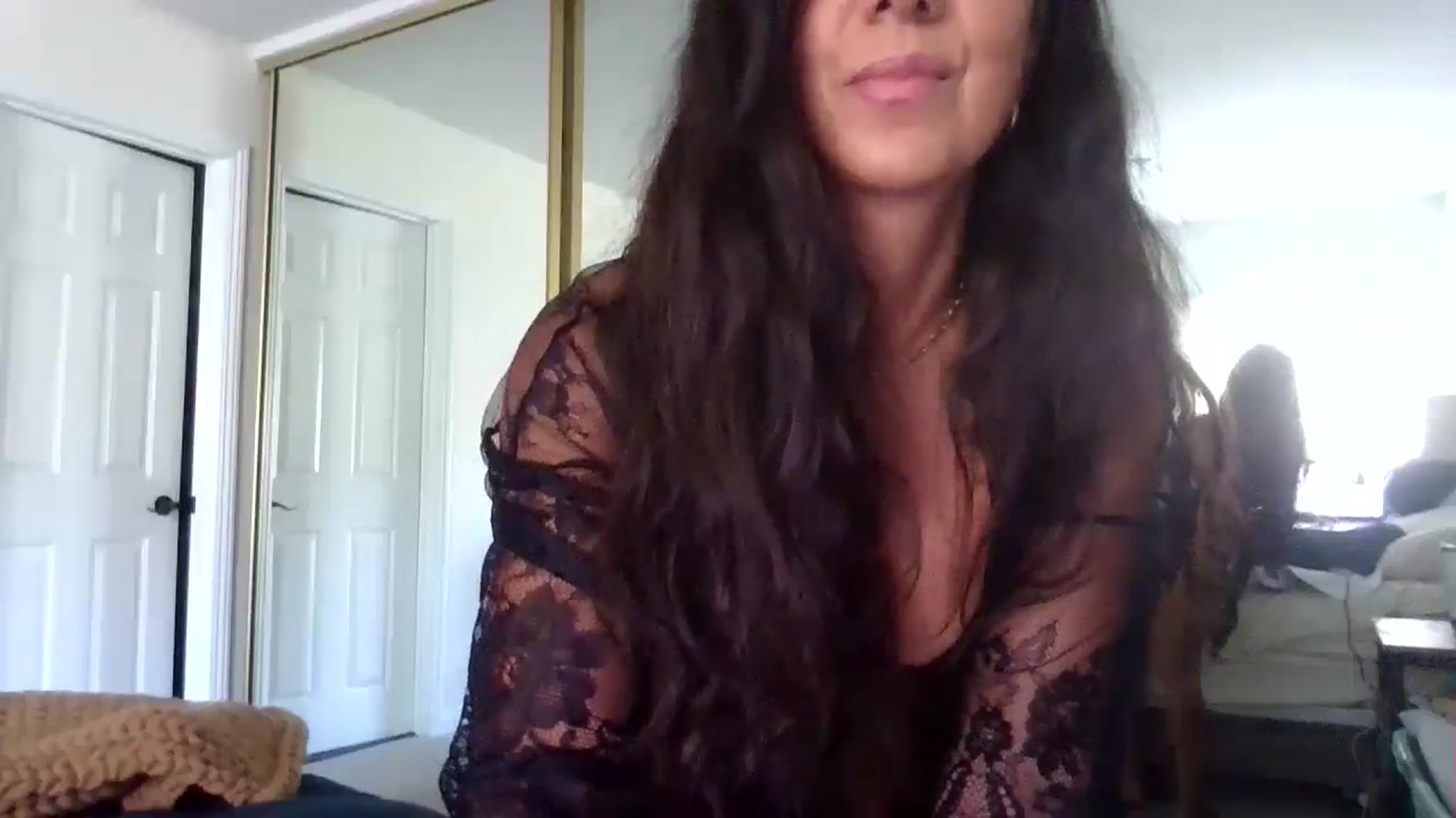 Gallery image thumbnail from SarenaJones's myfreecams stream on, 11/19/2025, 22:15 image 12 of 20