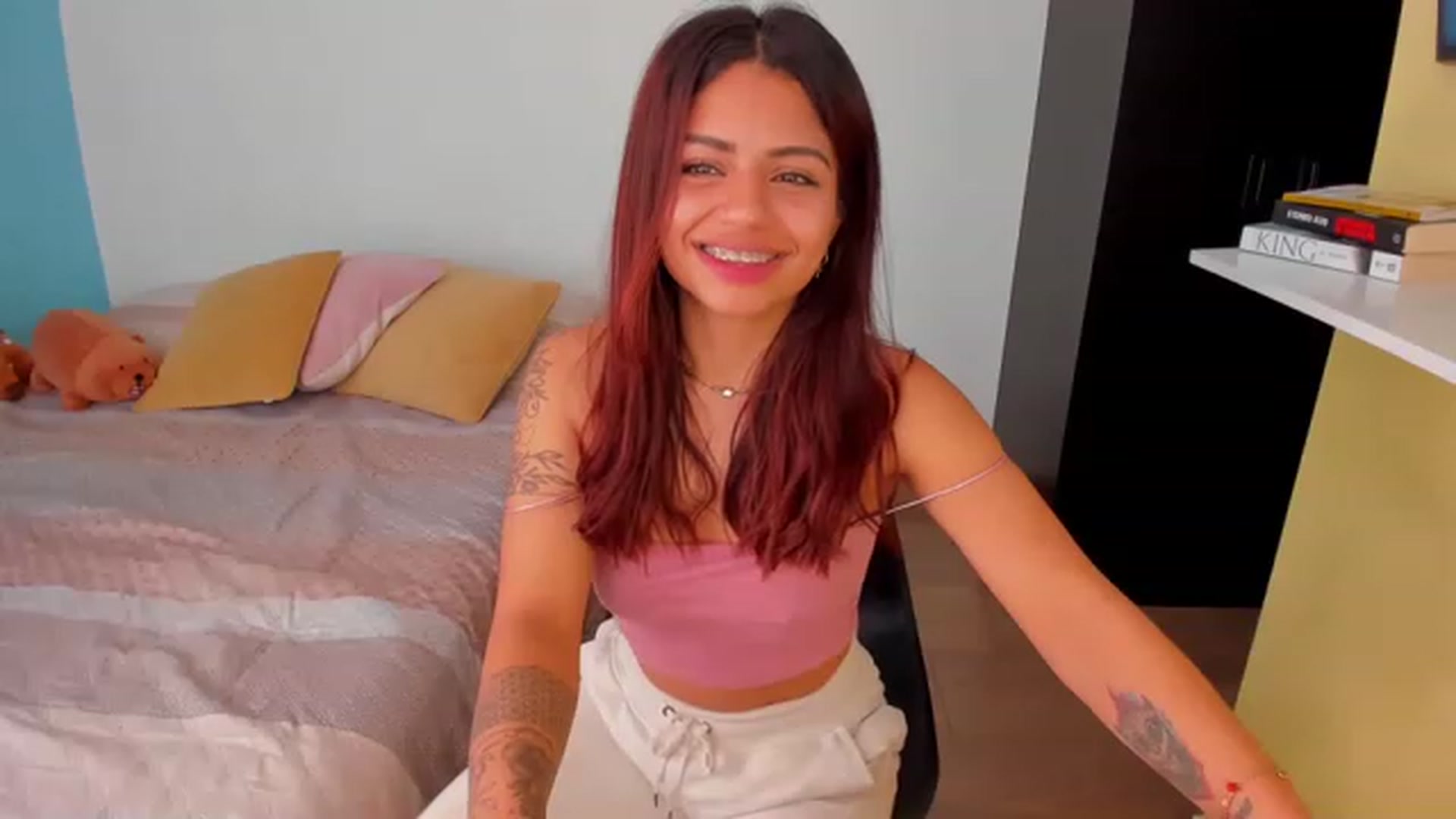 Gallery image thumbnail from SarishaLove's myfreecams stream on, 11/14/2022, 13:58 image 19 of 20
