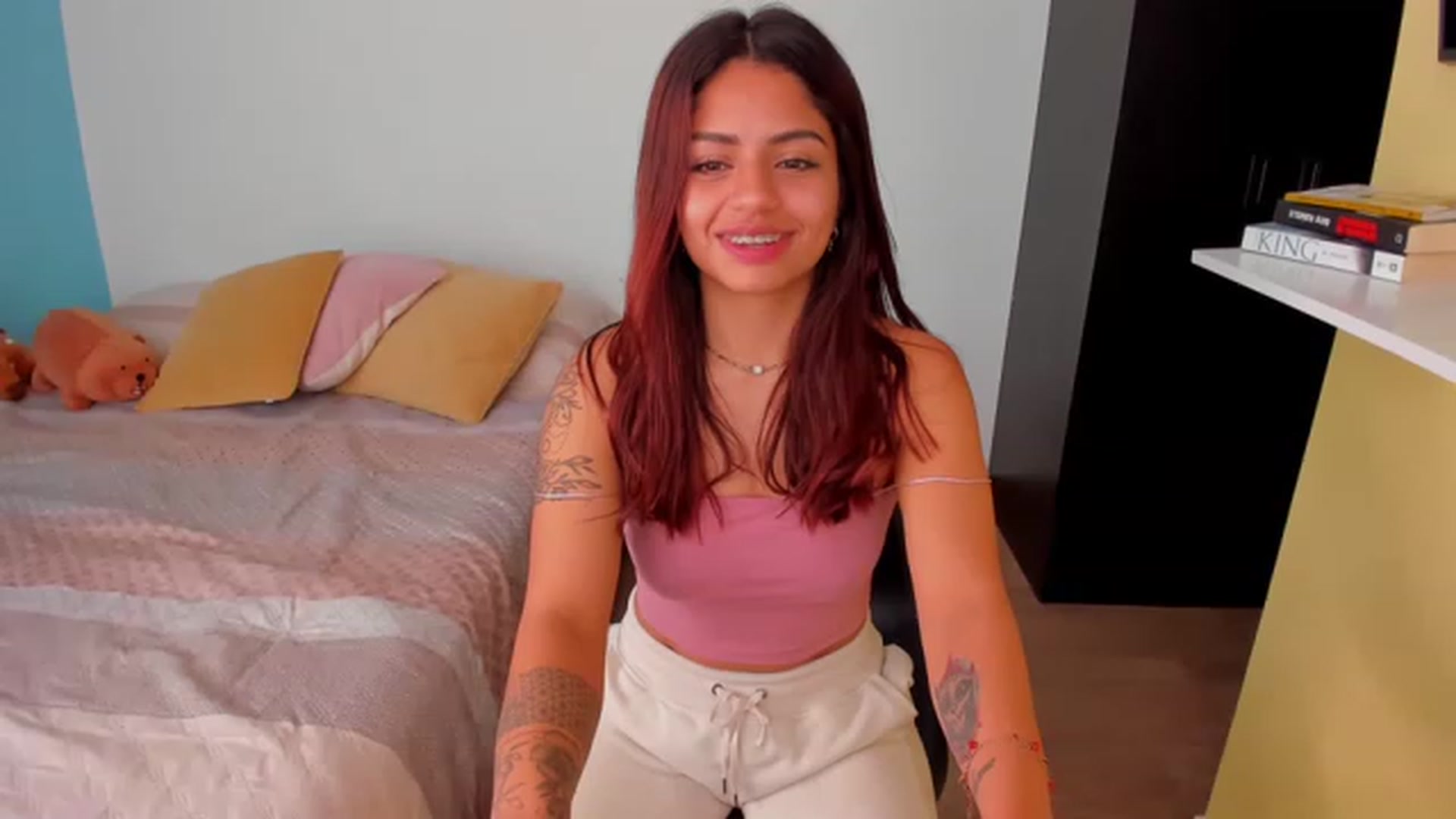 Gallery image thumbnail from SarishaLove's myfreecams stream on, 11/14/2022, 13:58 image 20 of 20
