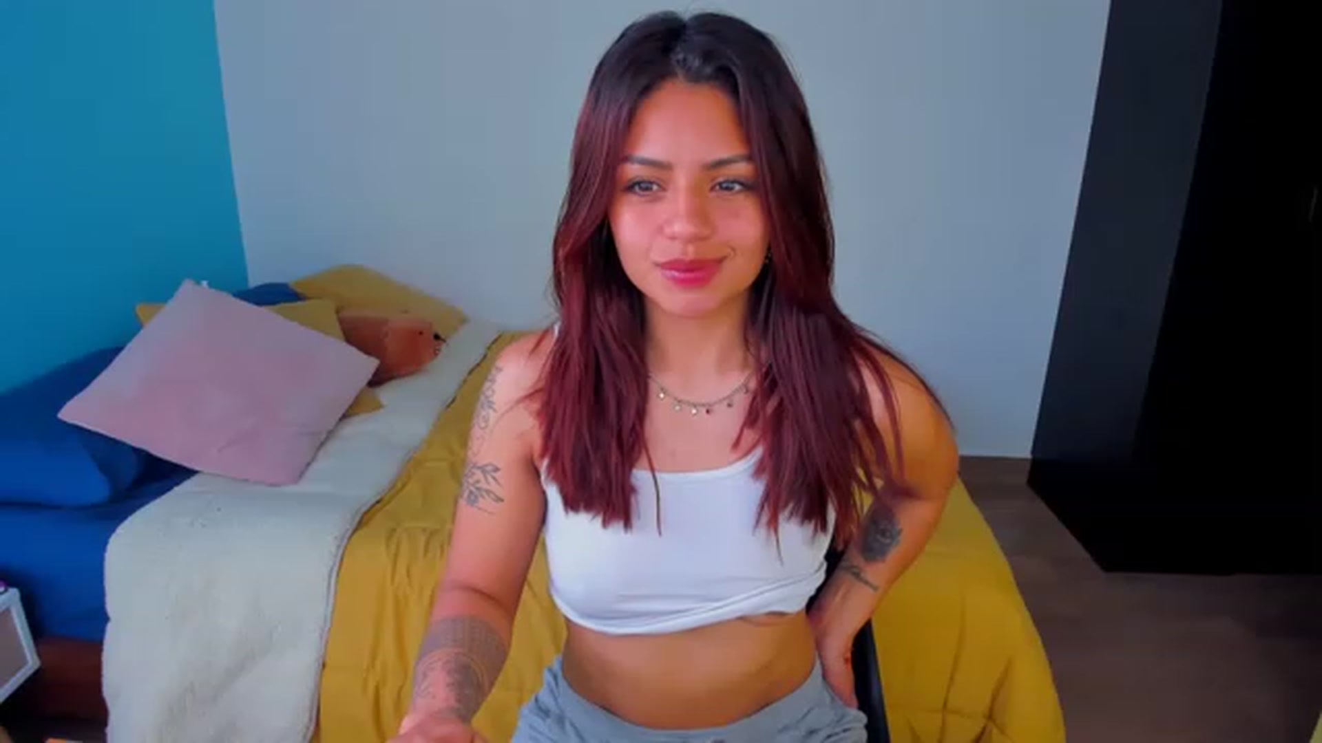 Gallery image thumbnail from SarishaLove's myfreecams stream on, 11/28/2022, 15:08 image 7 of 20