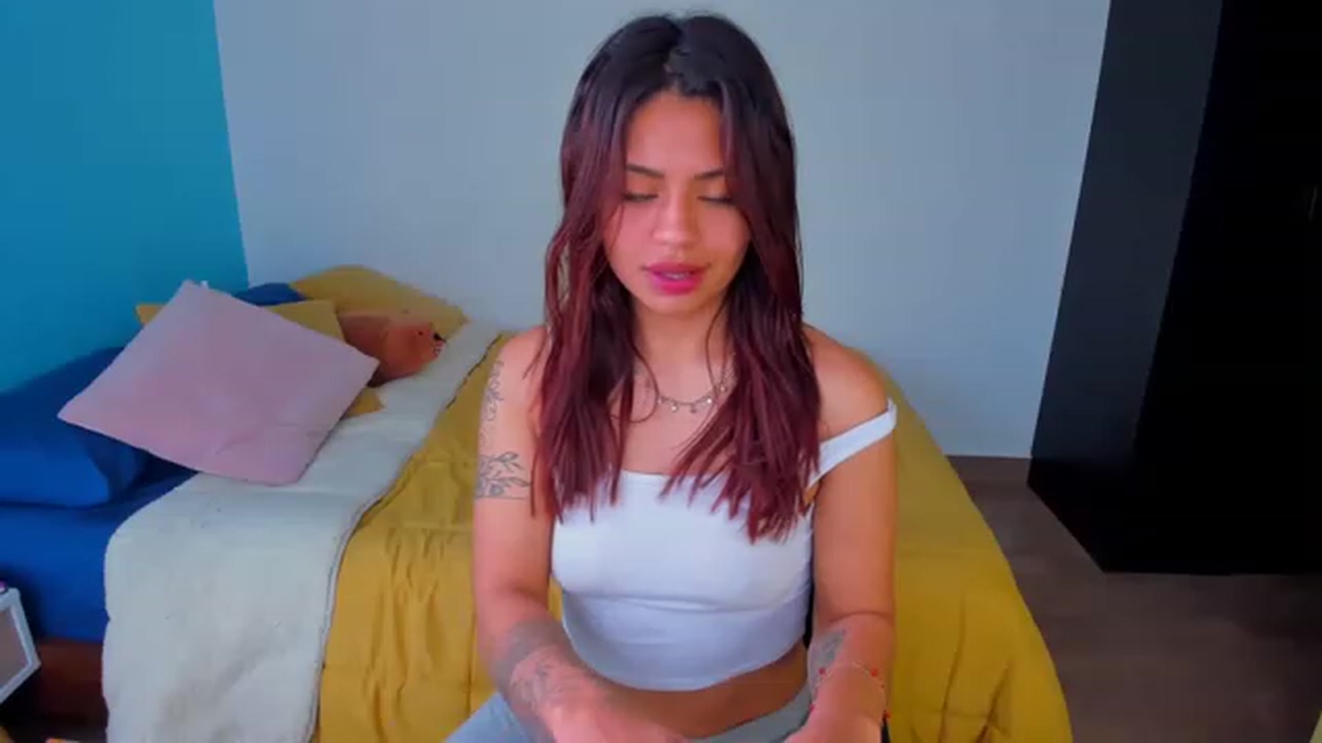 Gallery image thumbnail from SarishaLove's myfreecams stream on, 11/28/2022, 15:08 image 4 of 20