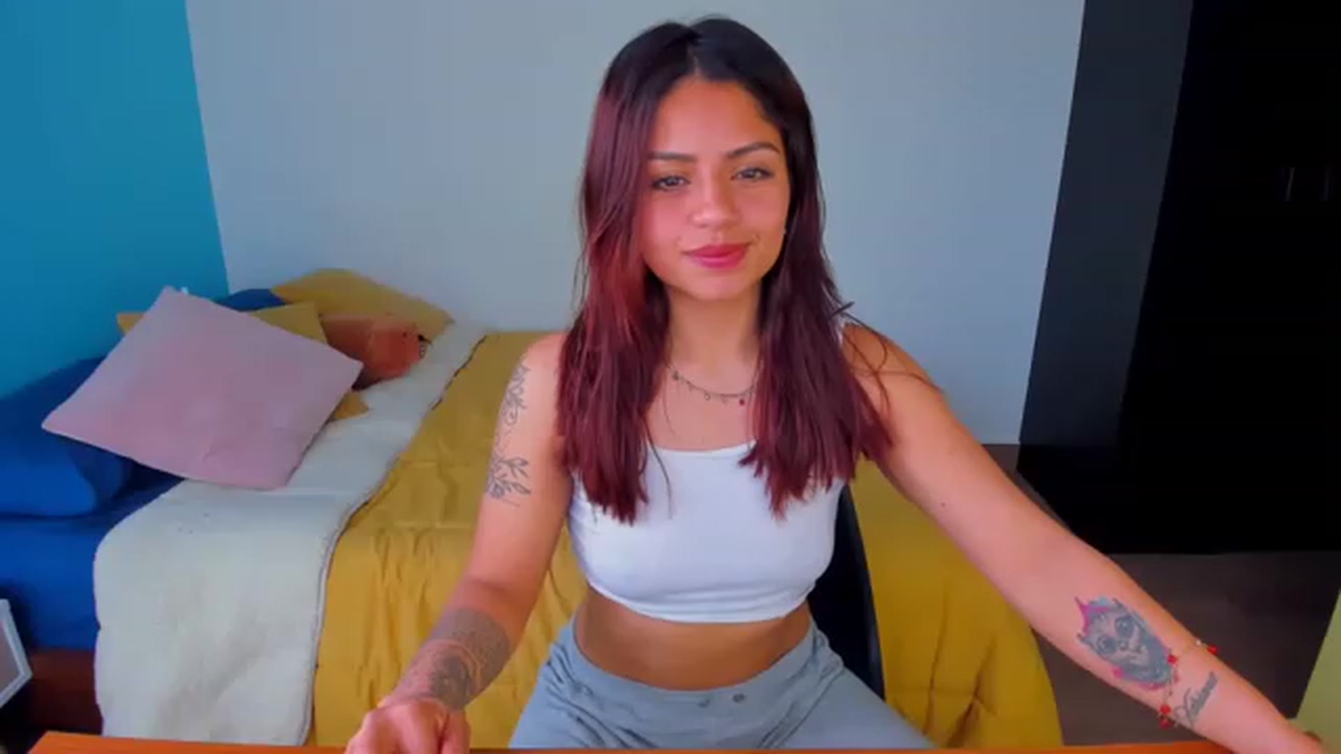 Gallery image thumbnail from SarishaLove's myfreecams stream on, 11/28/2022, 15:08 image 14 of 20