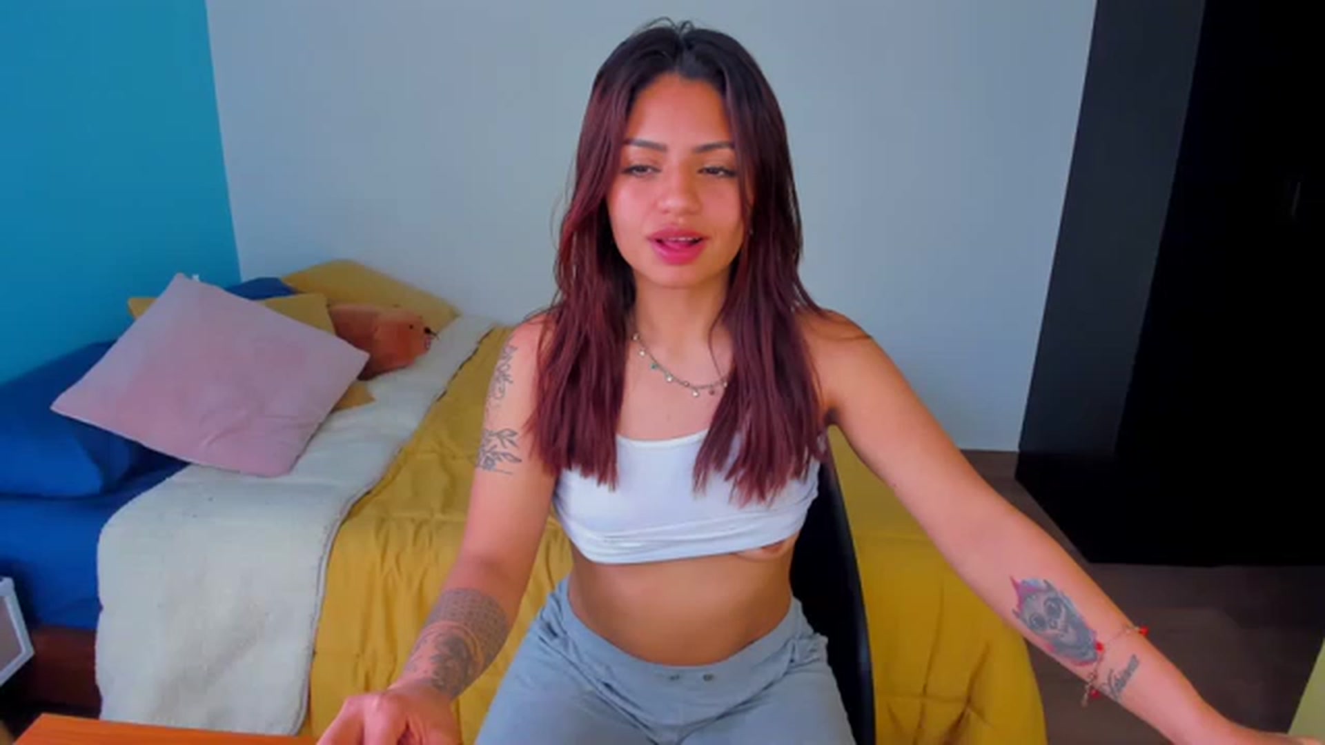 Gallery image thumbnail from SarishaLove's myfreecams stream on, 11/28/2022, 15:08 image 9 of 20