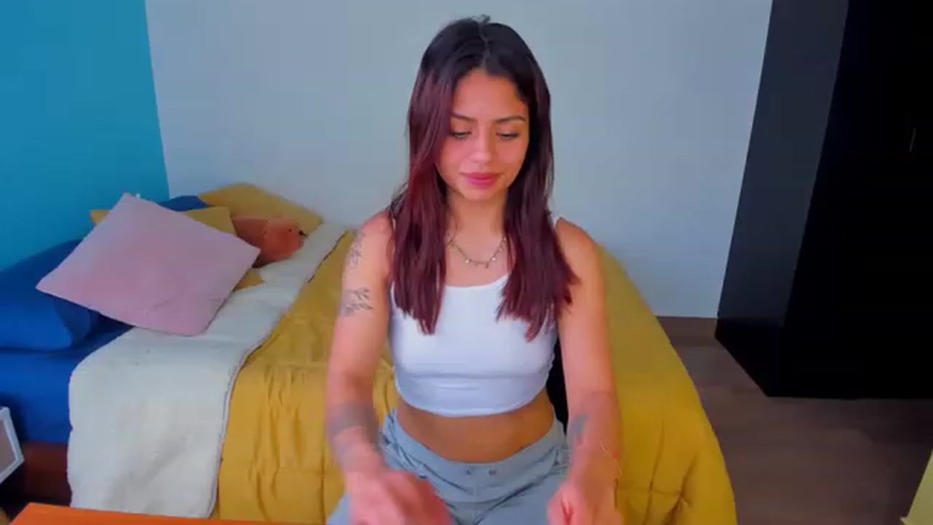 Gallery image thumbnail from SarishaLove's myfreecams stream on, 11/28/2022, 15:08 image 10 of 20
