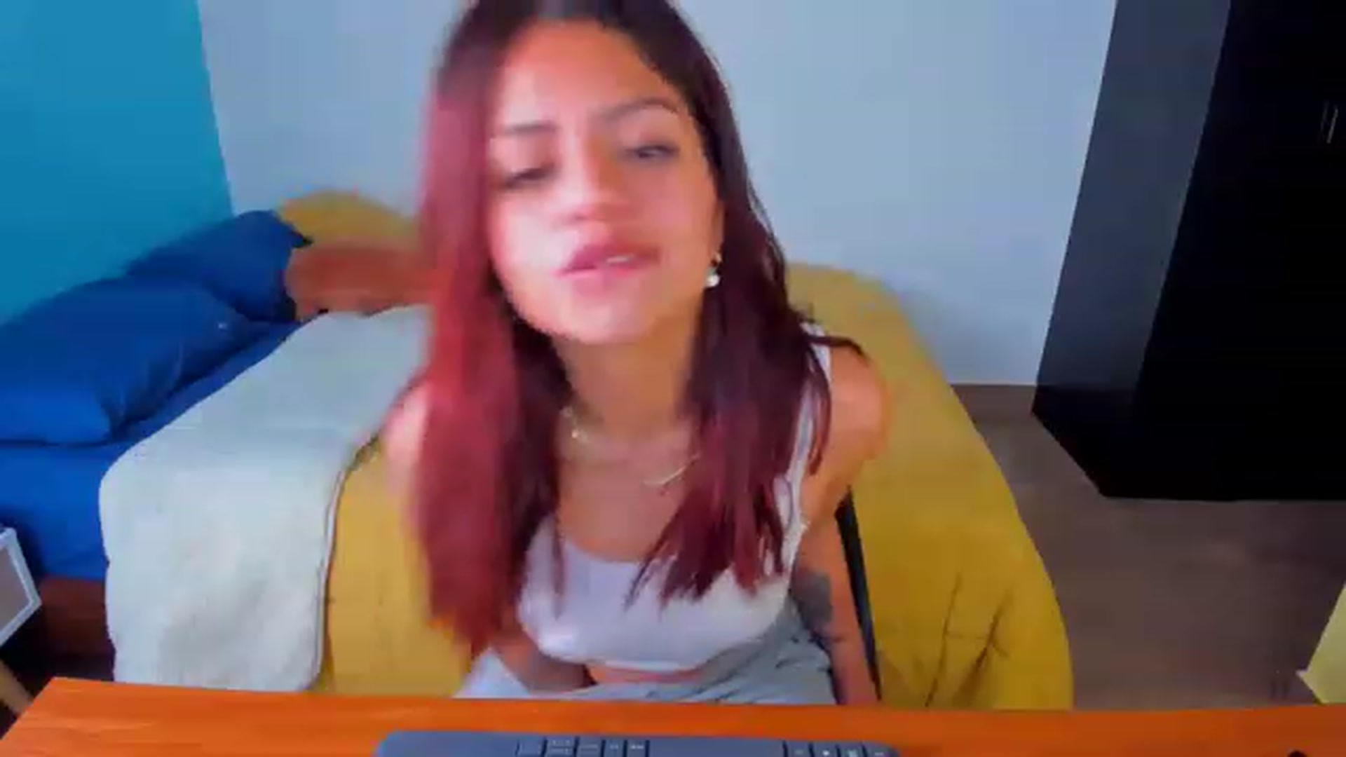Gallery image thumbnail from SarishaLove's myfreecams stream on, 11/28/2022, 15:08 image 3 of 20