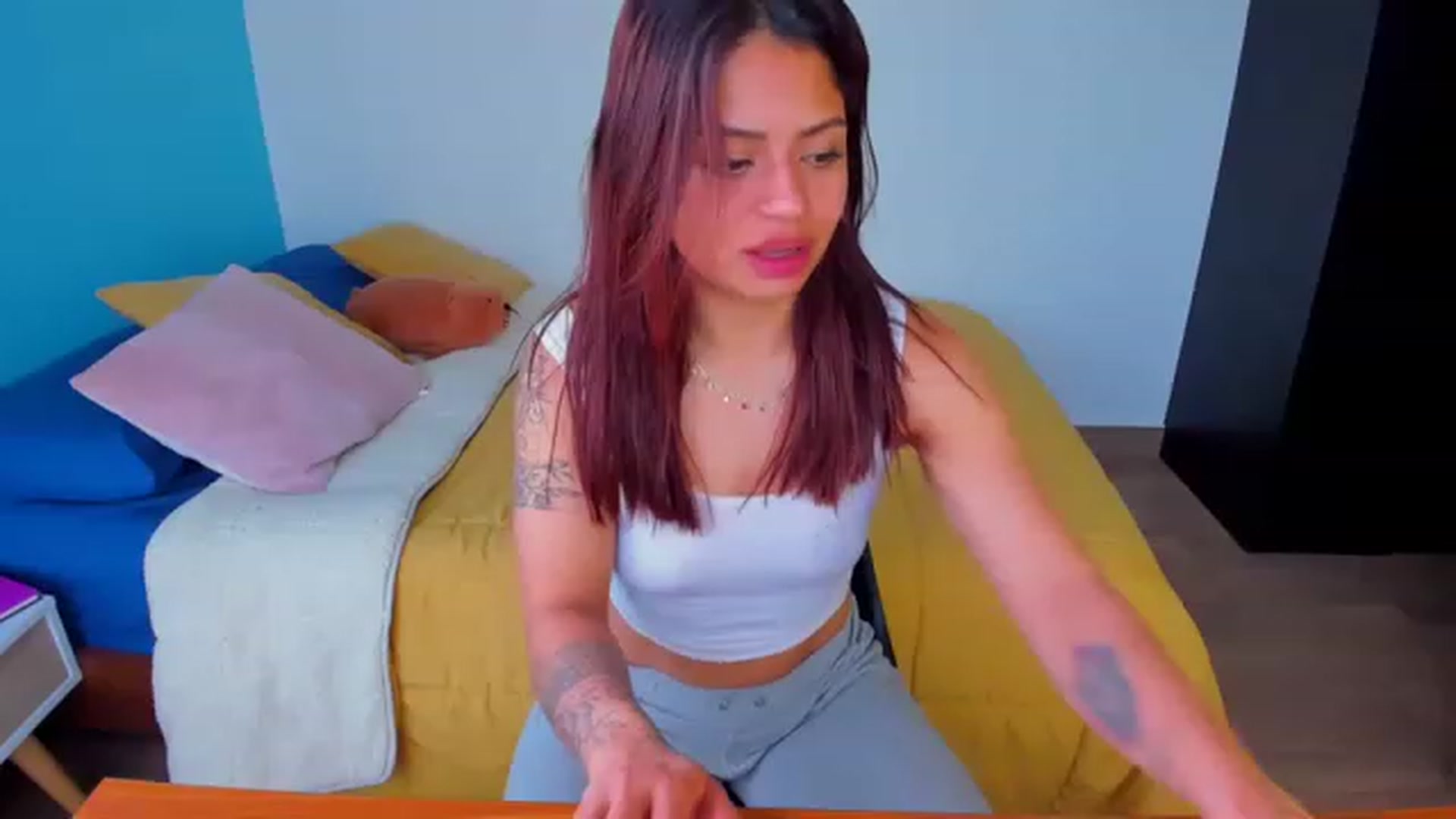 Gallery image thumbnail from SarishaLove's myfreecams stream on, 11/28/2022, 17:28 image 13 of 20