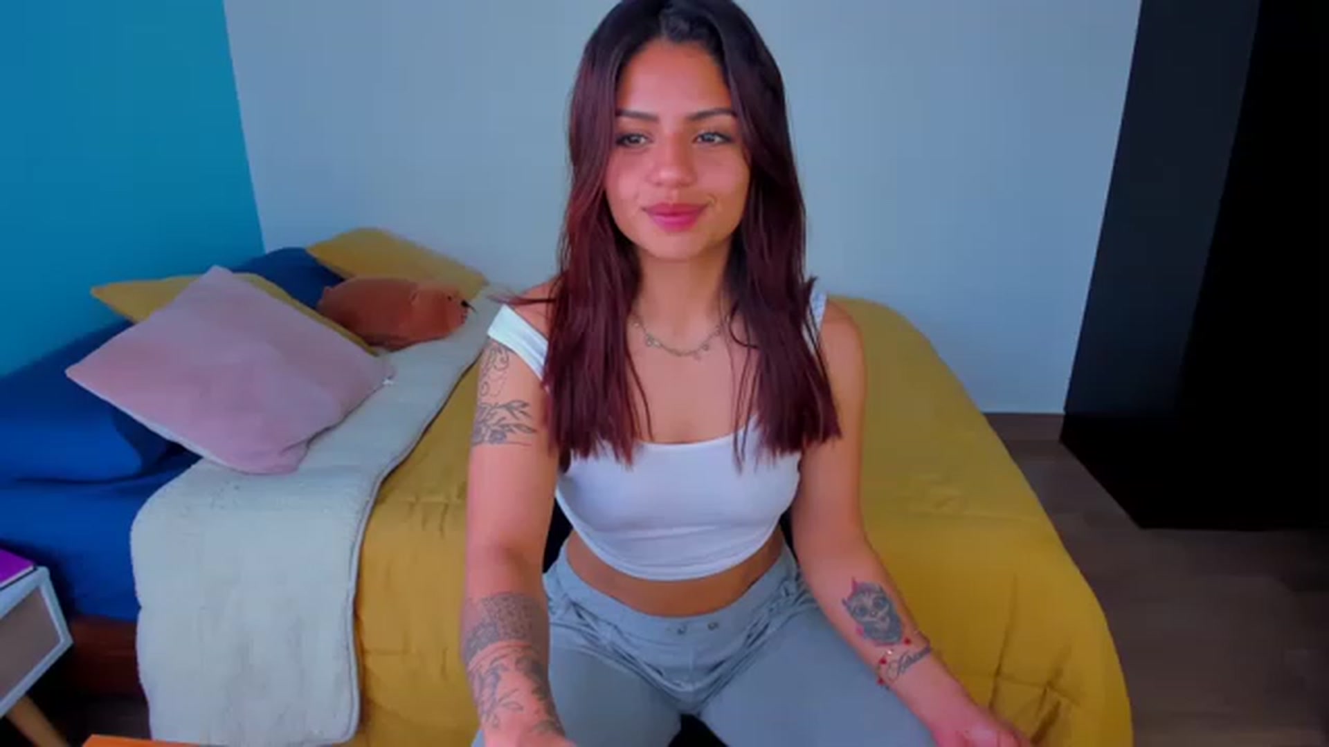Gallery image thumbnail from SarishaLove's myfreecams stream on, 11/28/2022, 17:28 image 14 of 20