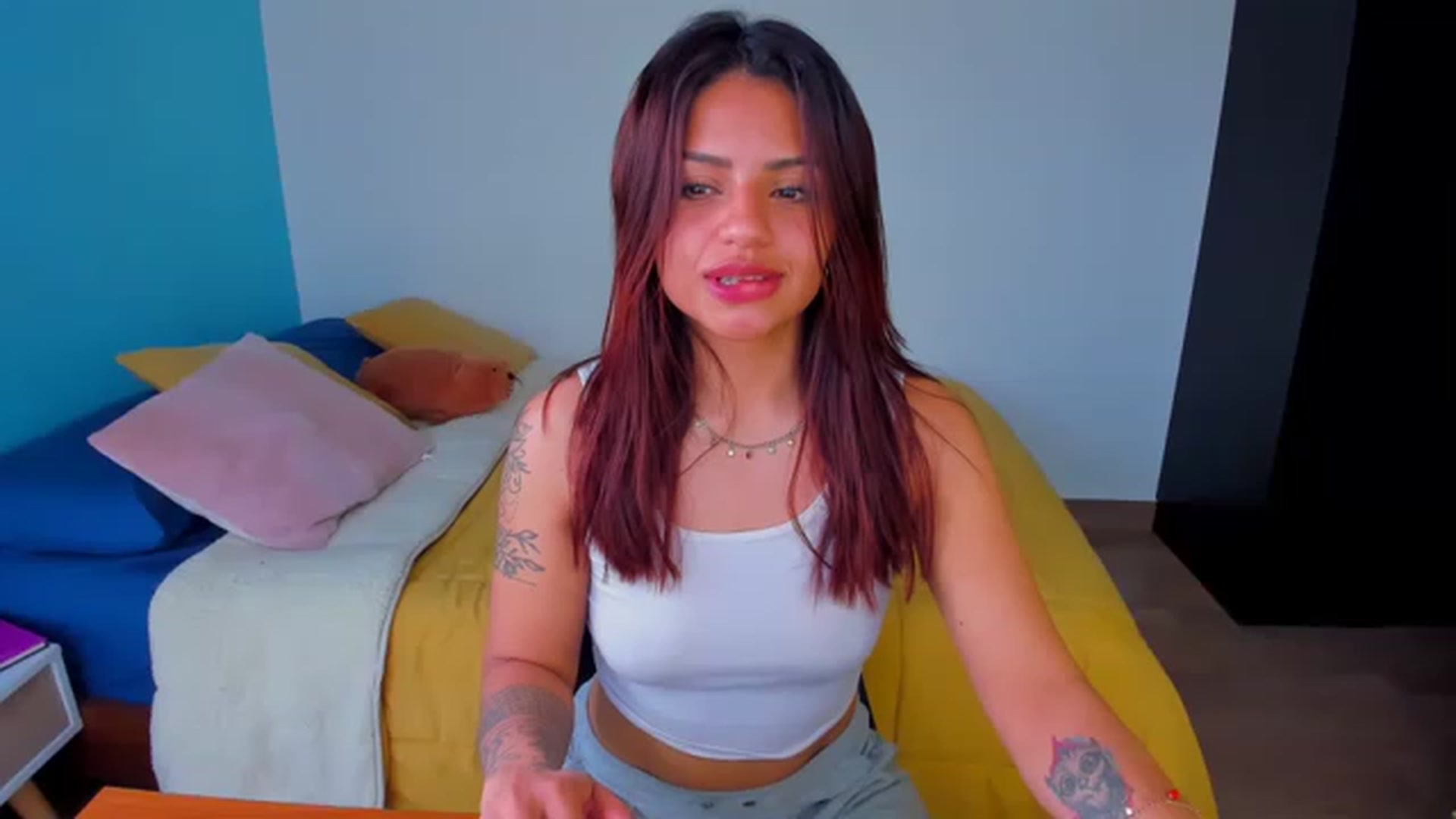 Gallery image thumbnail from SarishaLove's myfreecams stream on, 11/28/2022, 17:28 image 5 of 20