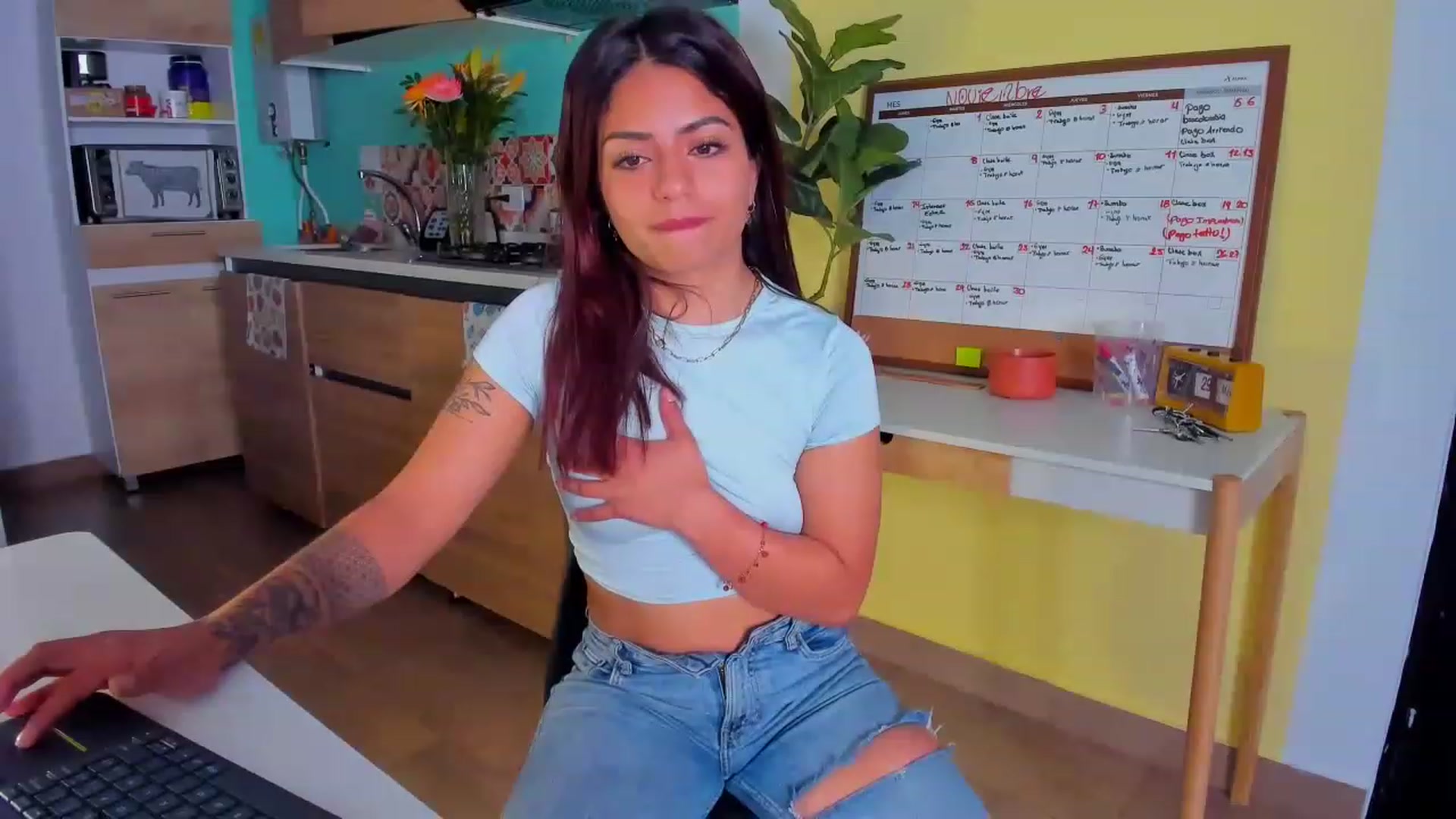 Gallery image thumbnail from SarishaLove's myfreecams stream on, 11/29/2022, 11:29 image 15 of 20