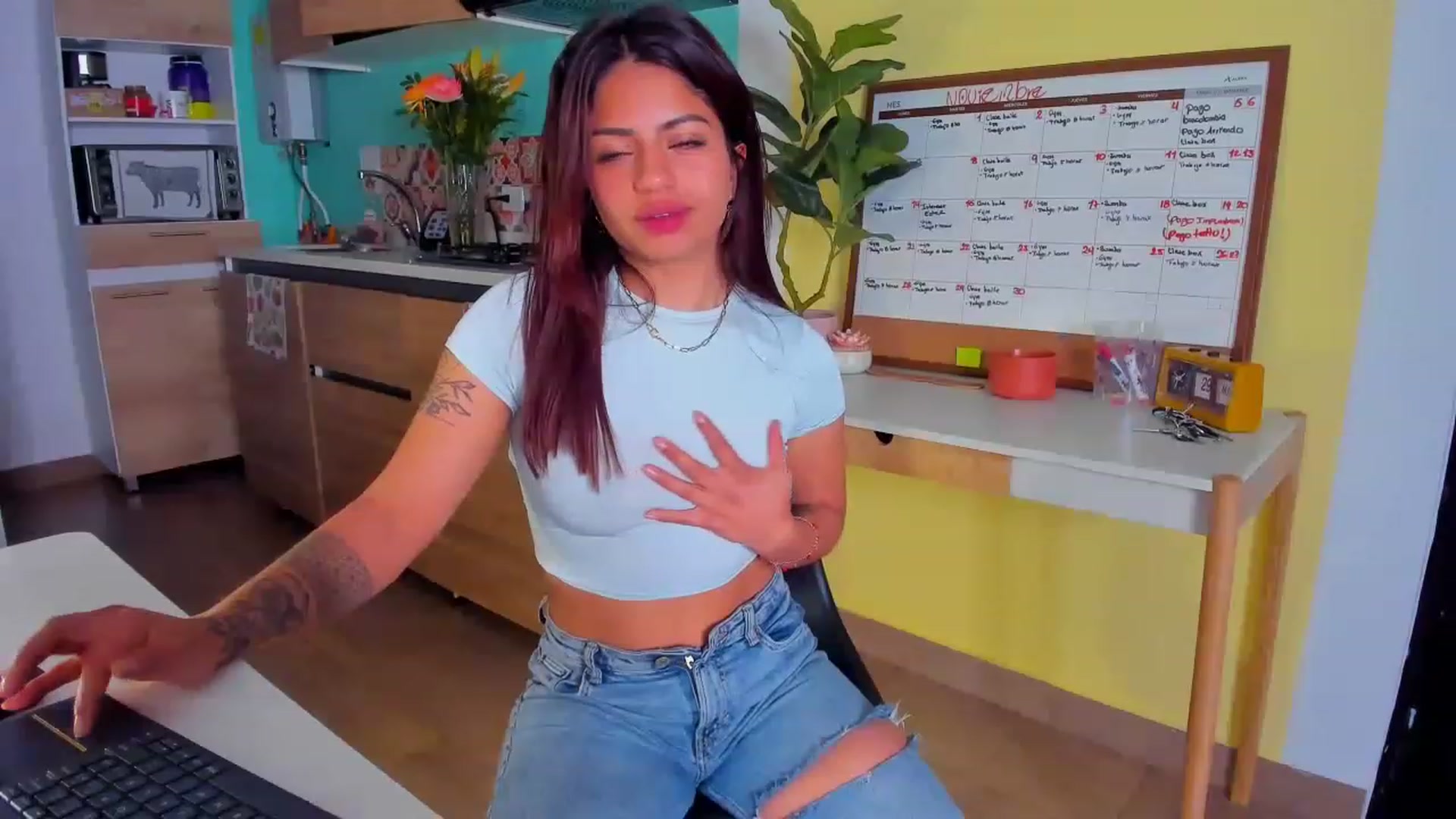 Gallery image thumbnail from SarishaLove's myfreecams stream on, 11/29/2022, 11:29 image 19 of 20