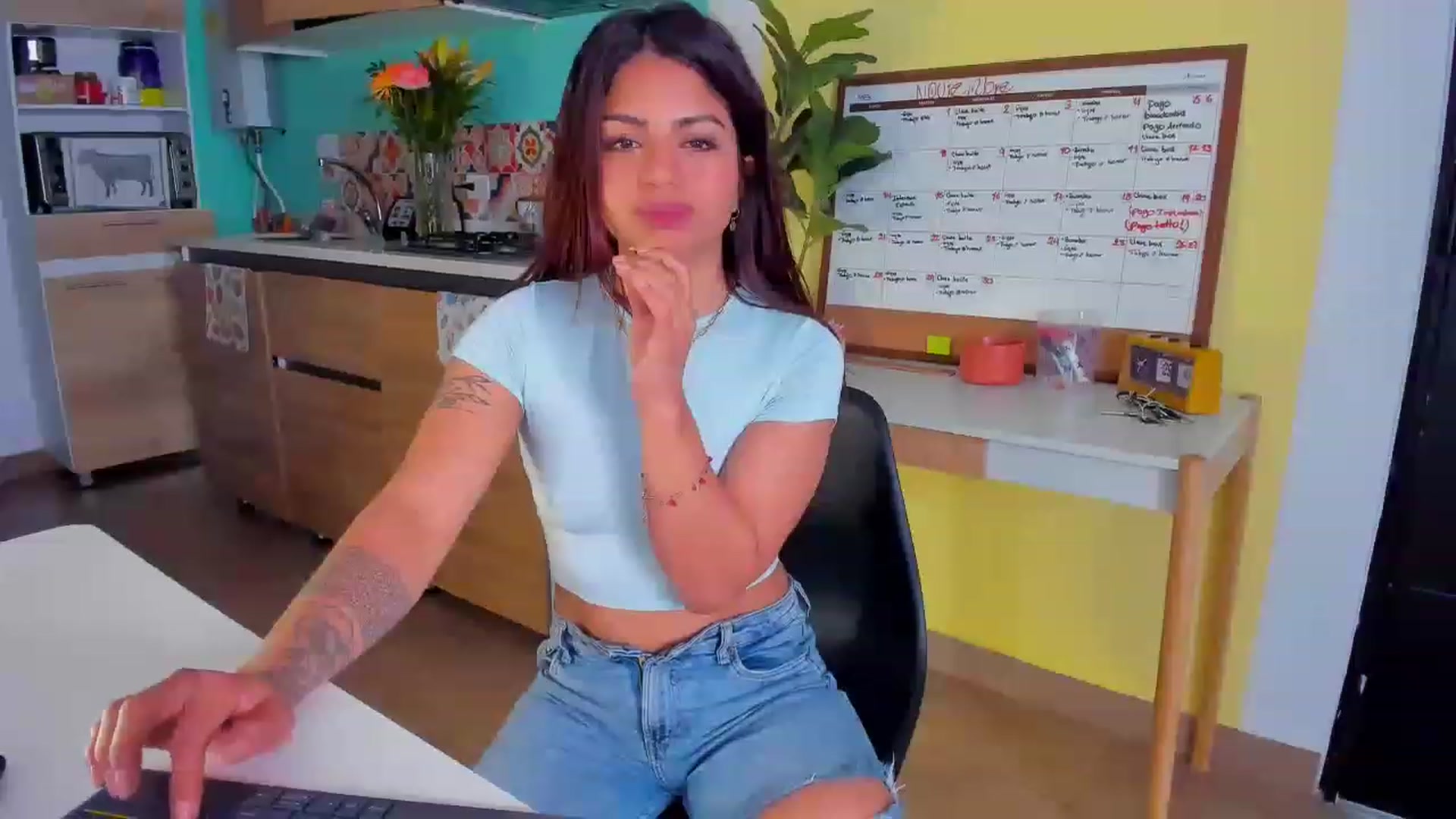 Gallery image thumbnail from SarishaLove's myfreecams stream on, 11/29/2022, 14:29 image 6 of 20