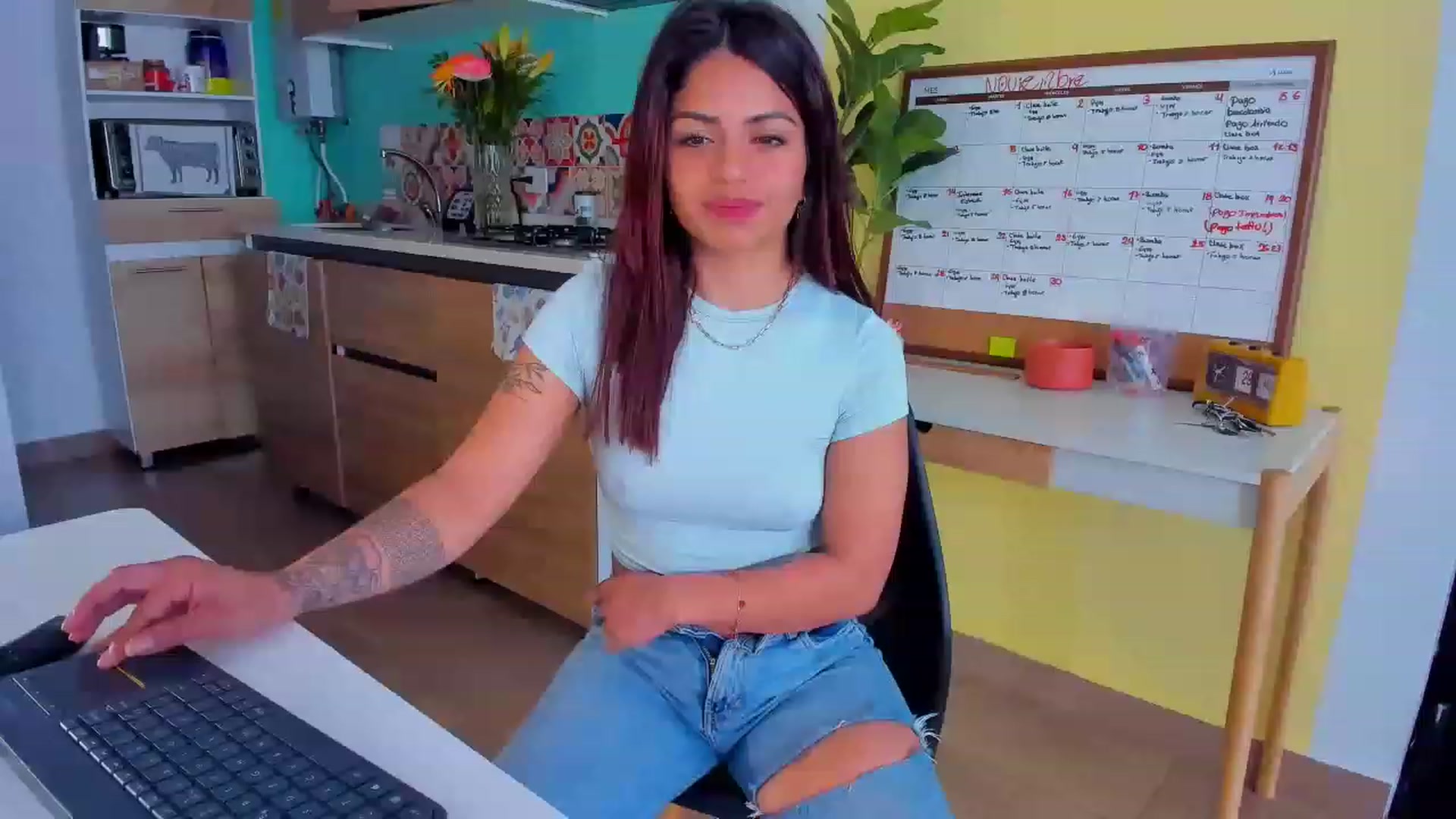 Gallery image thumbnail from SarishaLove's myfreecams stream on, 11/29/2022, 15:32 image 19 of 20