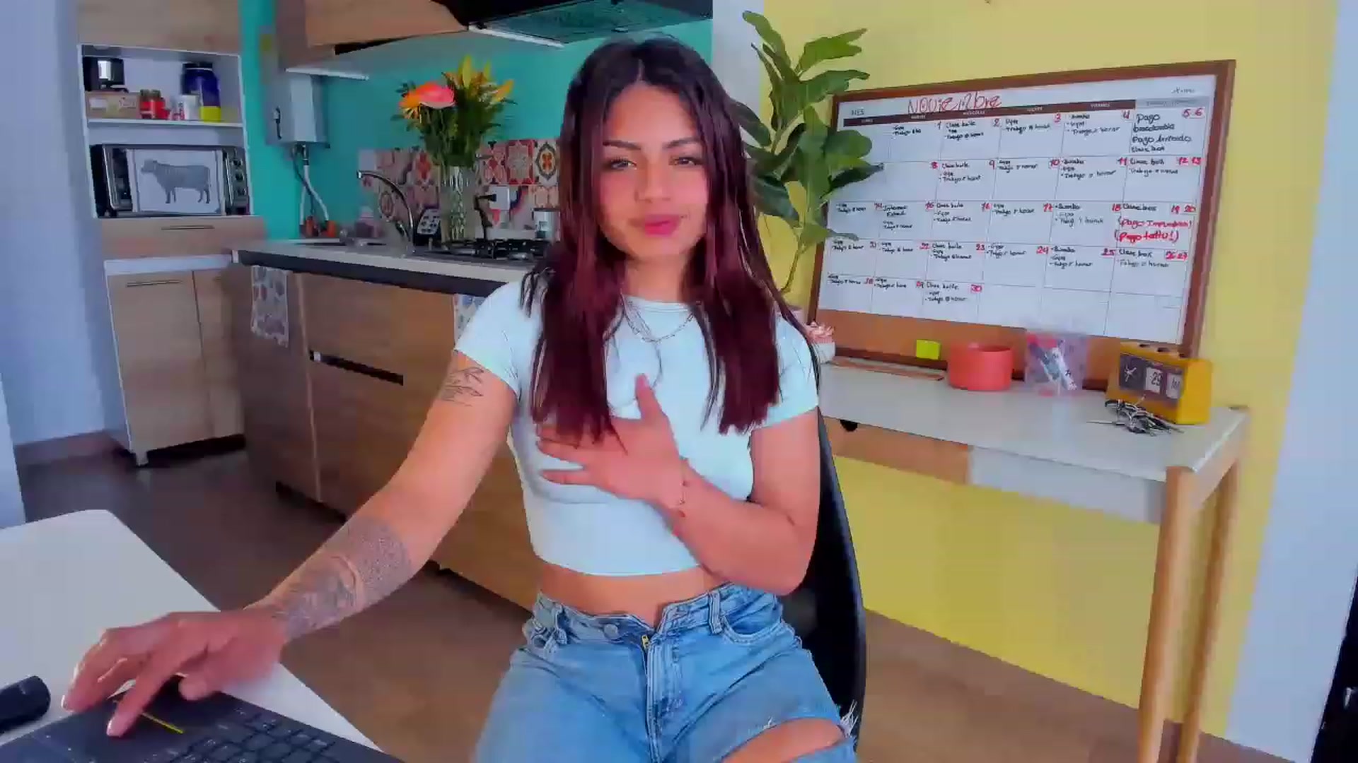 Gallery image thumbnail from SarishaLove's myfreecams stream on, 11/29/2022, 15:32 image 2 of 20