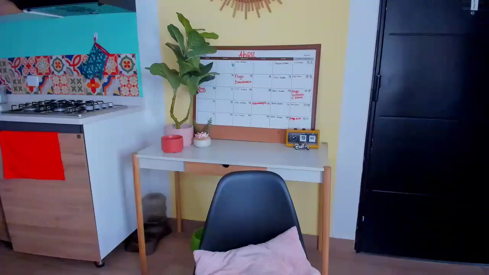 Gallery image thumbnail from SarishaLove's myfreecams stream on, 04/20/2023, 11:43 image 20 of 20