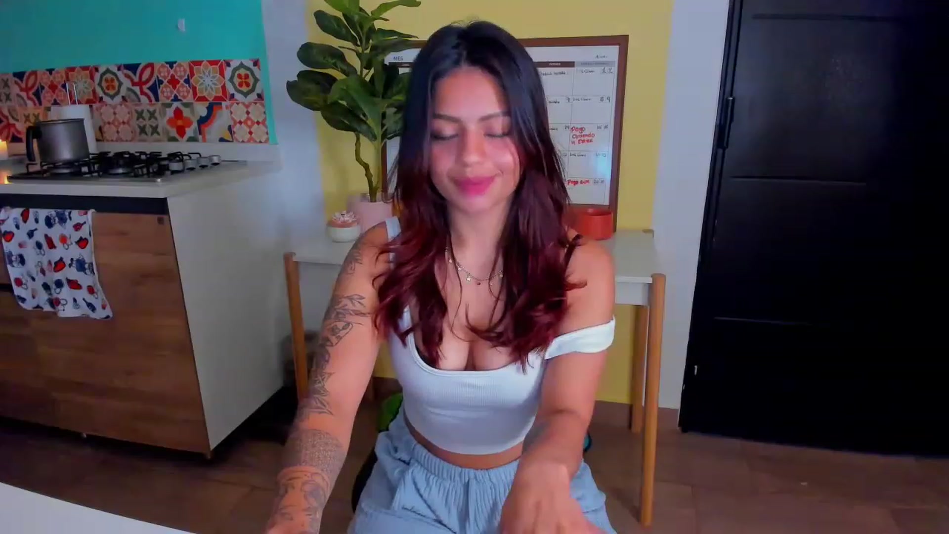 Gallery image thumbnail from SarishaLove's myfreecams stream on, 04/28/2023, 11:10 image 2 of 20