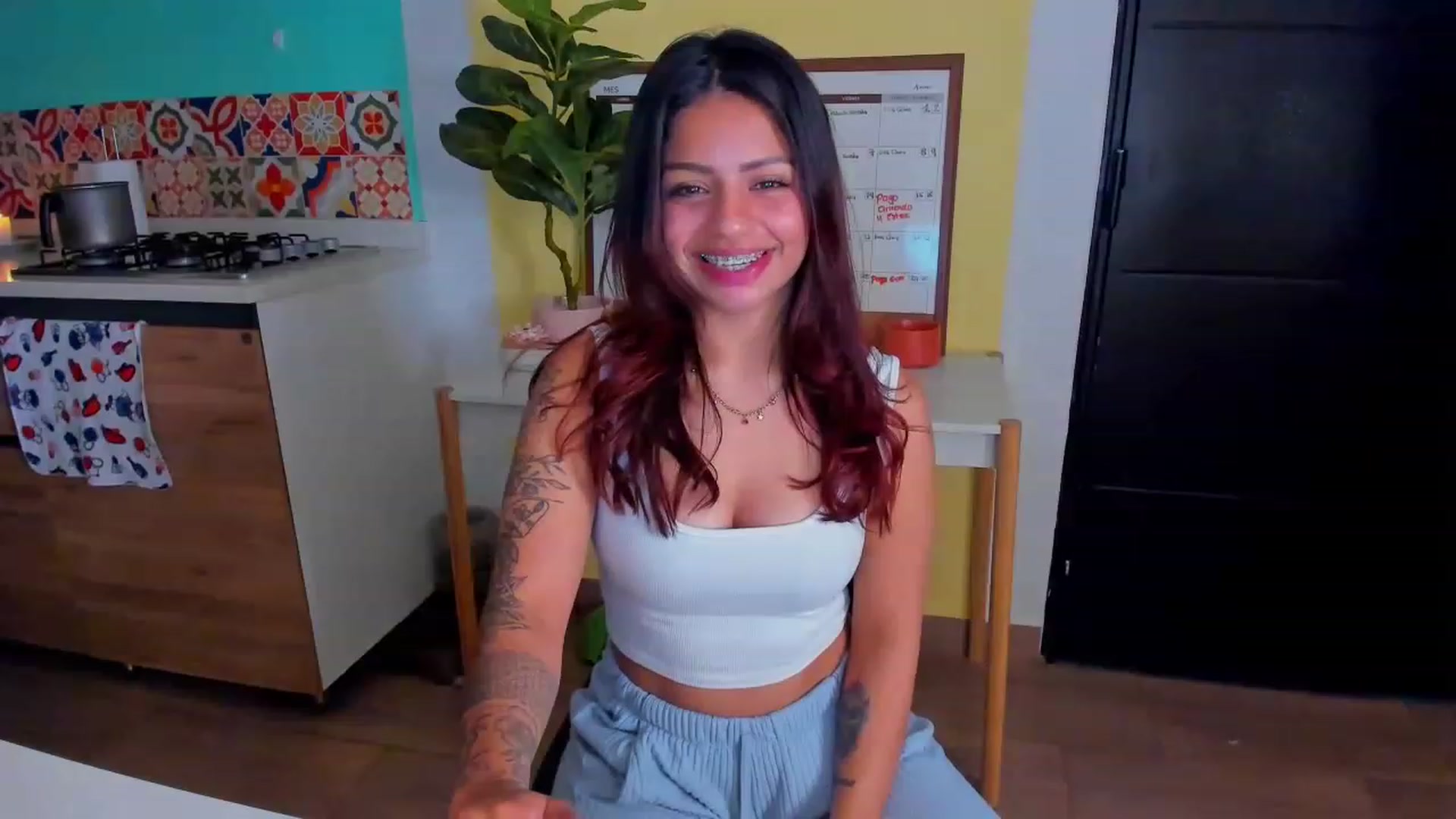 Gallery image thumbnail from SarishaLove's myfreecams stream on, 04/28/2023, 11:10 image 4 of 20