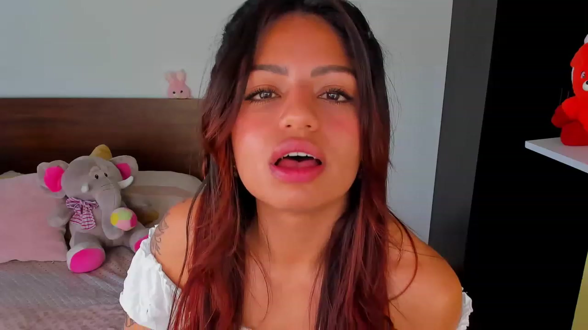 Gallery image thumbnail from SarishaLove's myfreecams stream on, 05/07/2023, 15:07 image 10 of 20