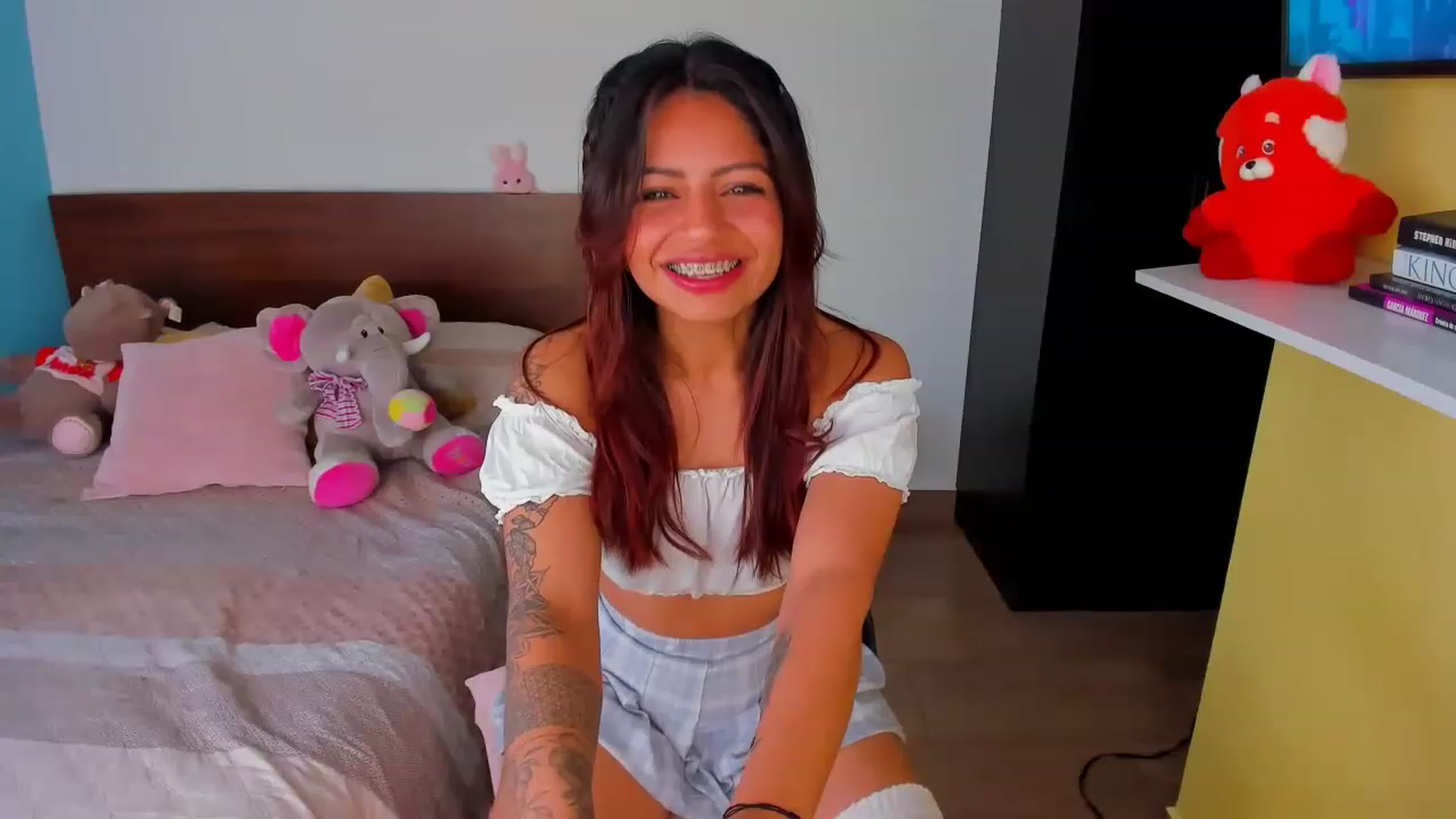 Gallery image thumbnail from SarishaLove's myfreecams stream on, 05/07/2023, 15:07 image 6 of 20