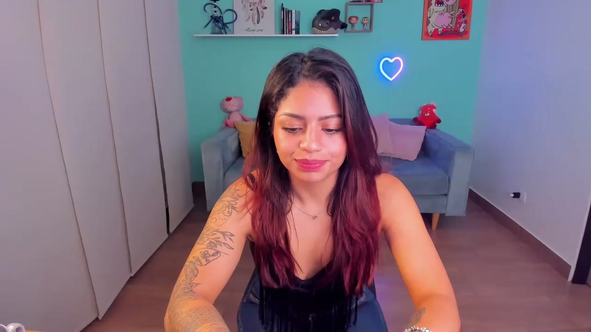 Gallery image thumbnail from SarishaLove's myfreecams stream on, 05/24/2023, 10:17 image 19 of 20