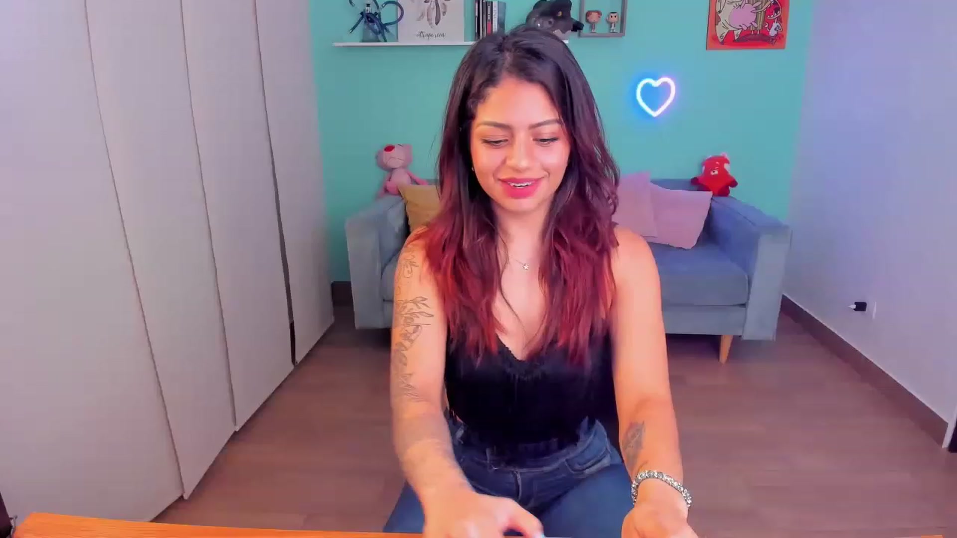 Gallery image thumbnail from SarishaLove's myfreecams stream on, 05/24/2023, 10:17 image 10 of 20
