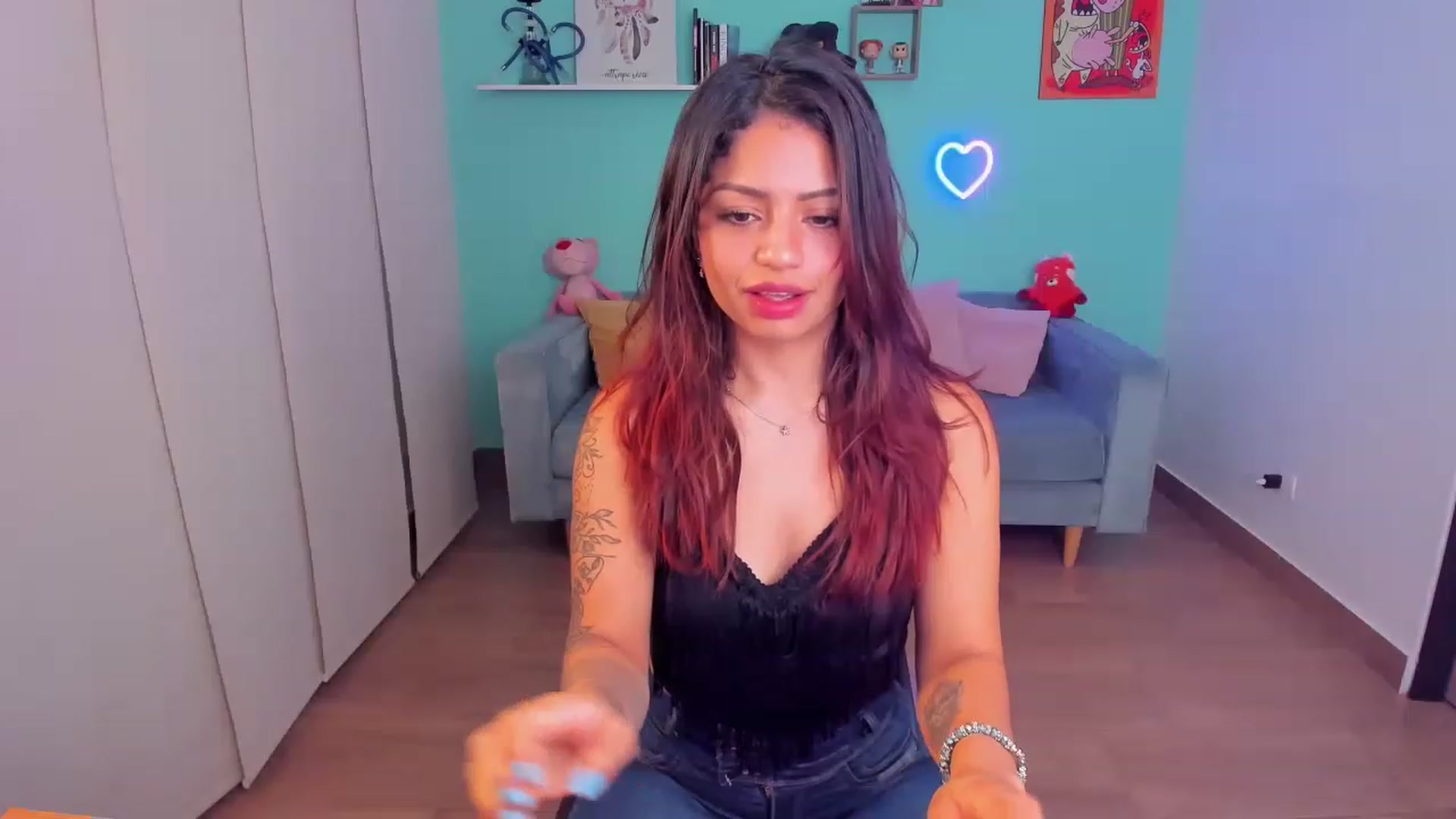 Gallery image thumbnail from SarishaLove's myfreecams stream on, 05/24/2023, 10:17 image 17 of 20