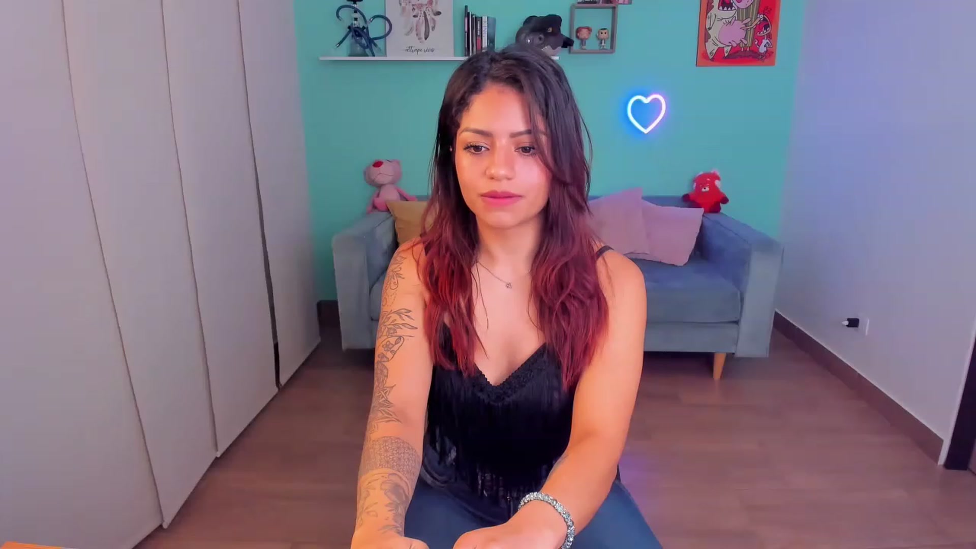 Gallery image thumbnail from SarishaLove's myfreecams stream on, 05/24/2023, 10:17 image 18 of 20