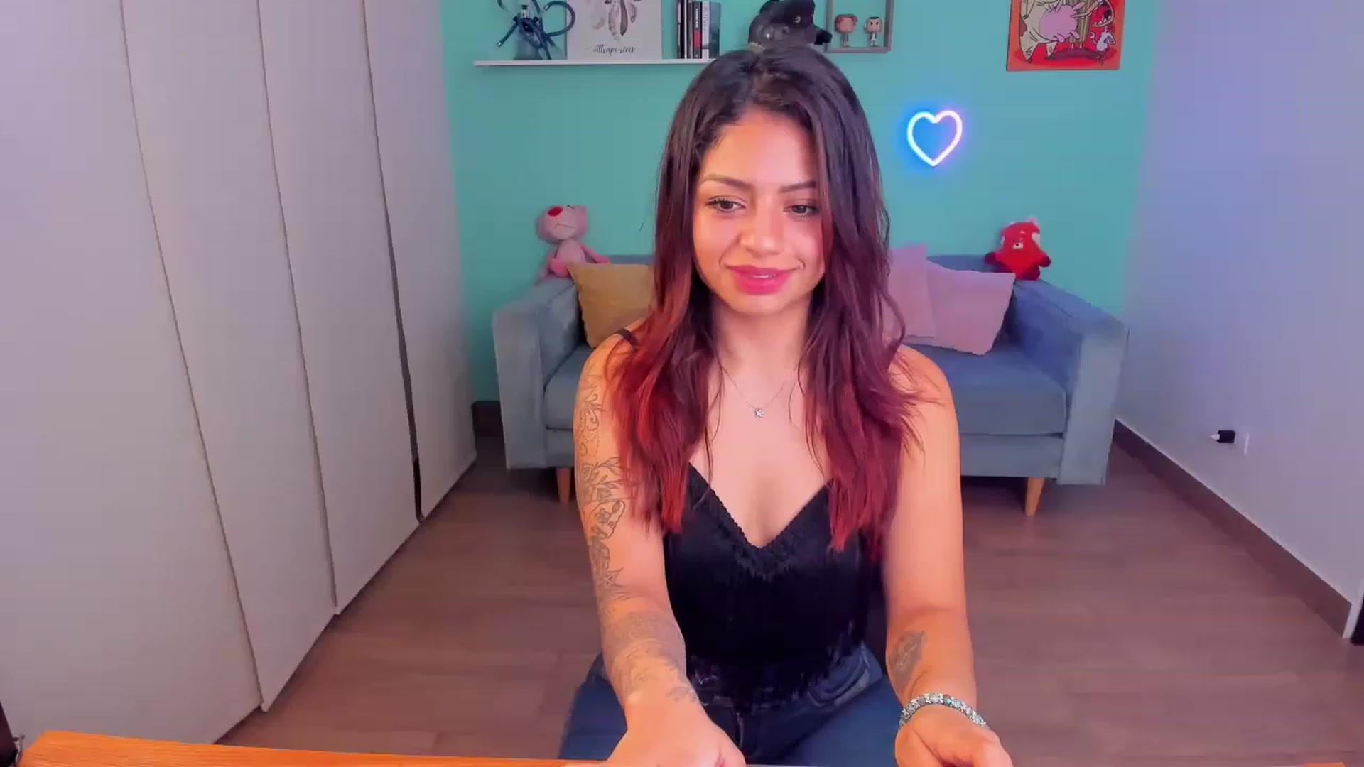 Gallery image thumbnail from SarishaLove's myfreecams stream on, 05/24/2023, 10:17 image 12 of 20