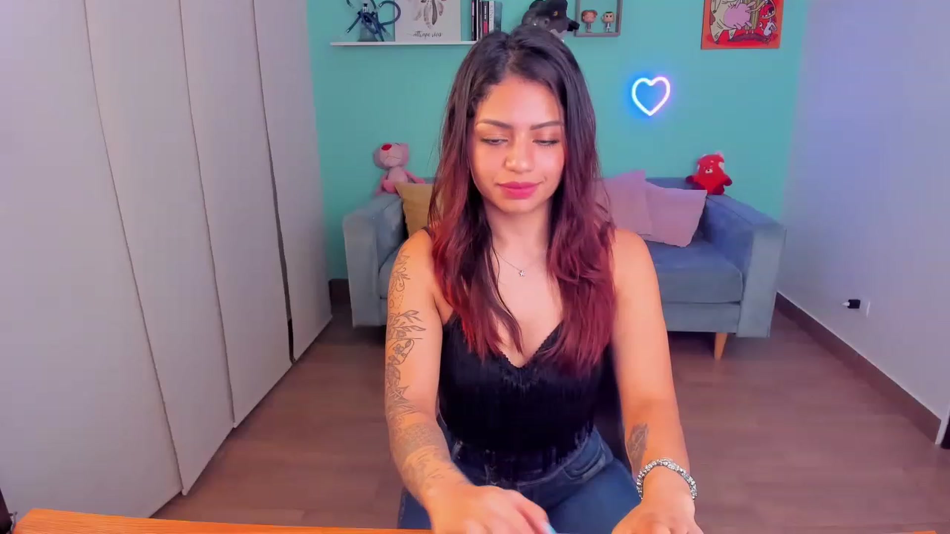 Gallery image thumbnail from SarishaLove's myfreecams stream on, 05/24/2023, 10:17 image 13 of 20