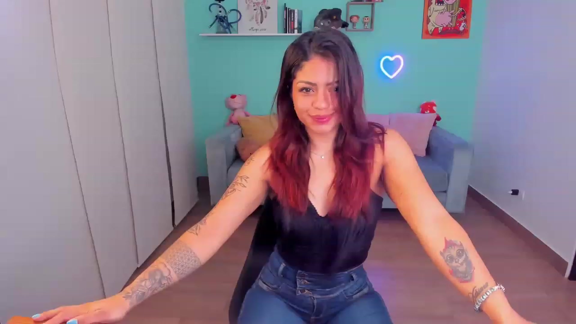 Gallery image thumbnail from SarishaLove's myfreecams stream on, 05/24/2023, 10:17 image 1 of 20