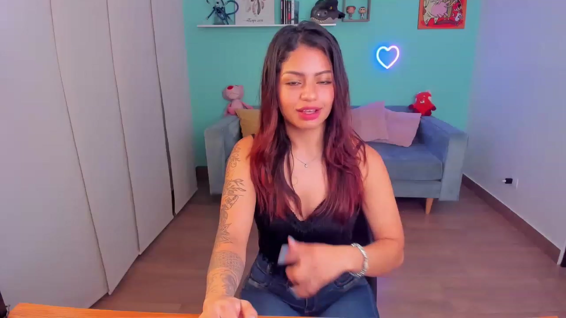 Gallery image thumbnail from SarishaLove's myfreecams stream on, 05/24/2023, 10:17 image 14 of 20