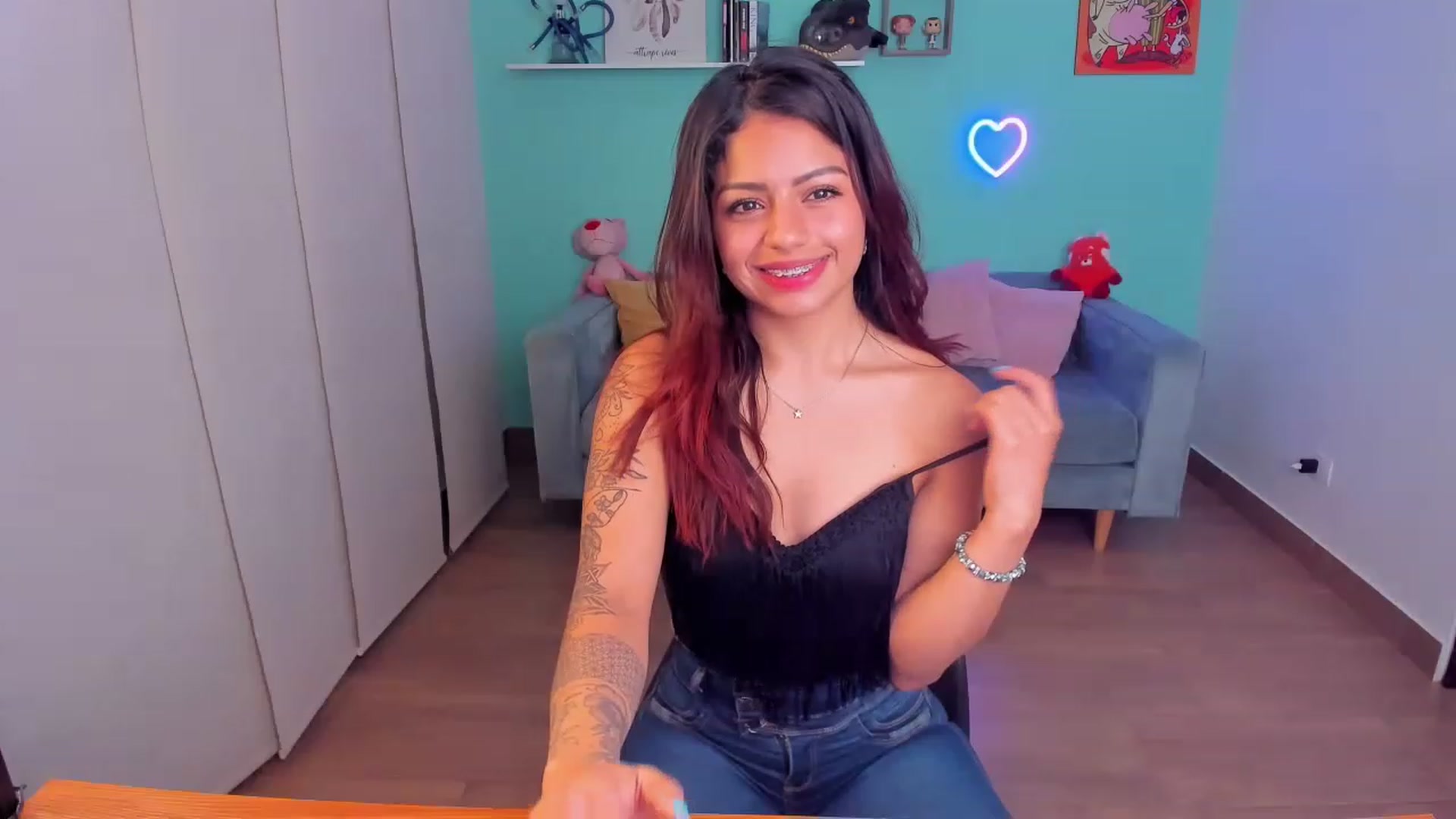 Gallery image thumbnail from SarishaLove's myfreecams stream on, 05/24/2023, 10:17 image 15 of 20