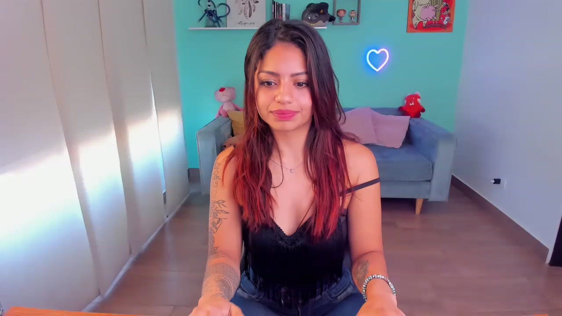 Gallery image thumbnail from SarishaLove's myfreecams stream on, 05/24/2023, 12:31 image 2 of 20