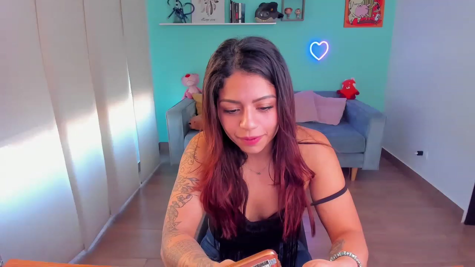 Gallery image thumbnail from SarishaLove's myfreecams stream on, 05/24/2023, 12:31 image 18 of 20