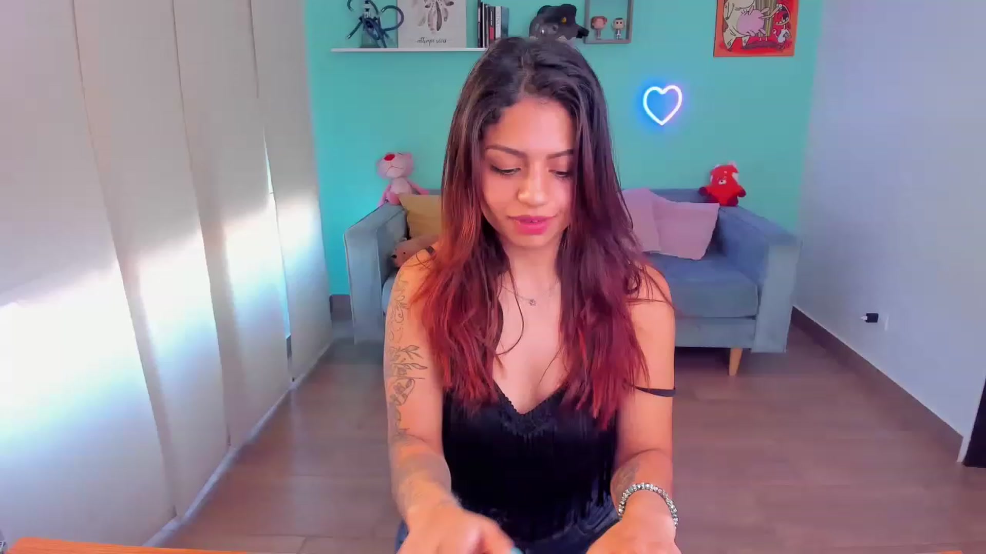 Gallery image thumbnail from SarishaLove's myfreecams stream on, 05/24/2023, 12:31 image 13 of 20