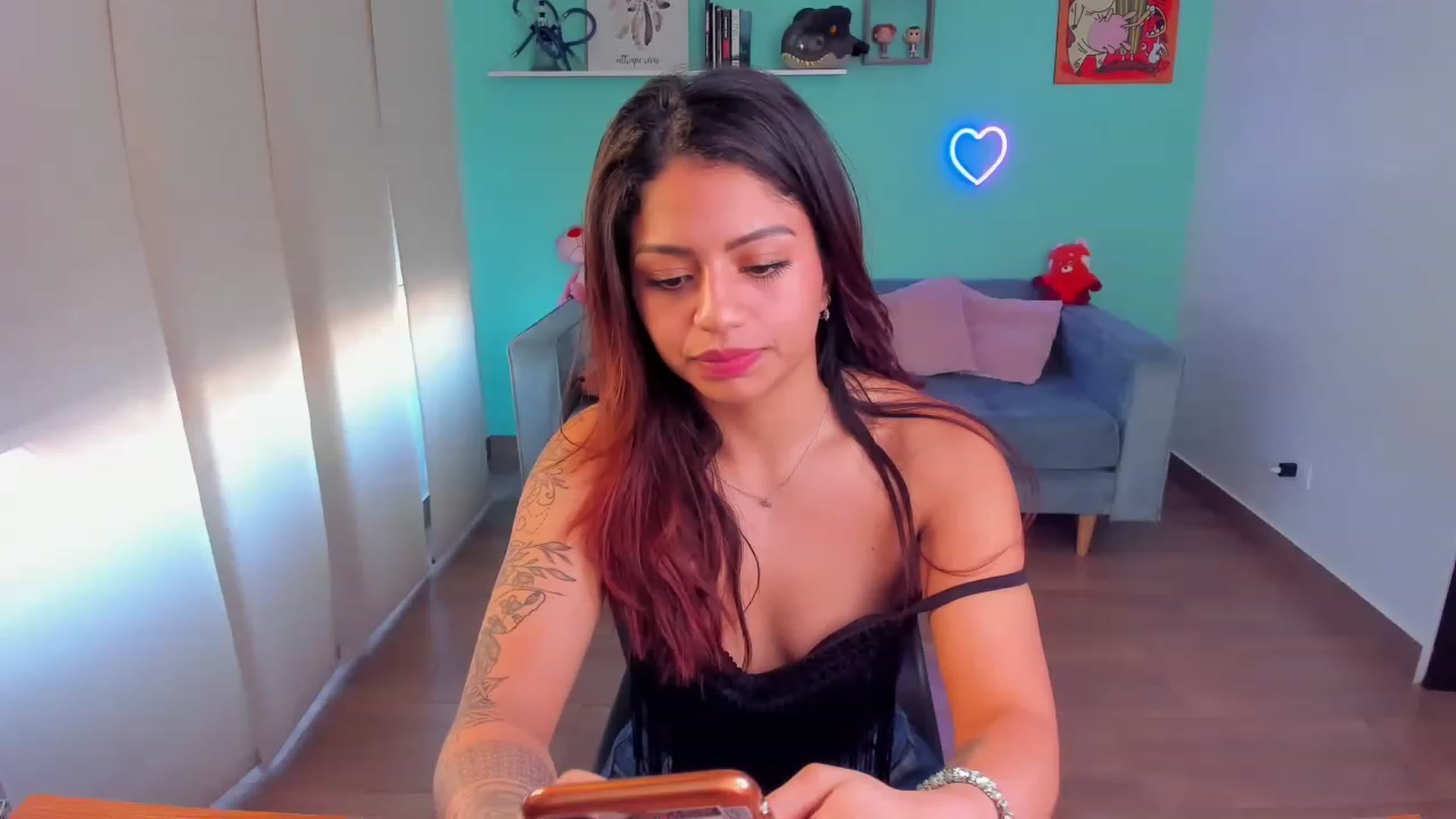 Gallery image thumbnail from SarishaLove's myfreecams stream on, 05/24/2023, 12:31 image 15 of 20