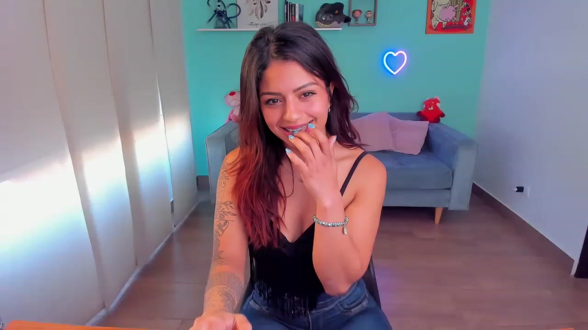 Gallery image thumbnail from SarishaLove's myfreecams stream on, 05/24/2023, 12:31 image 1 of 20