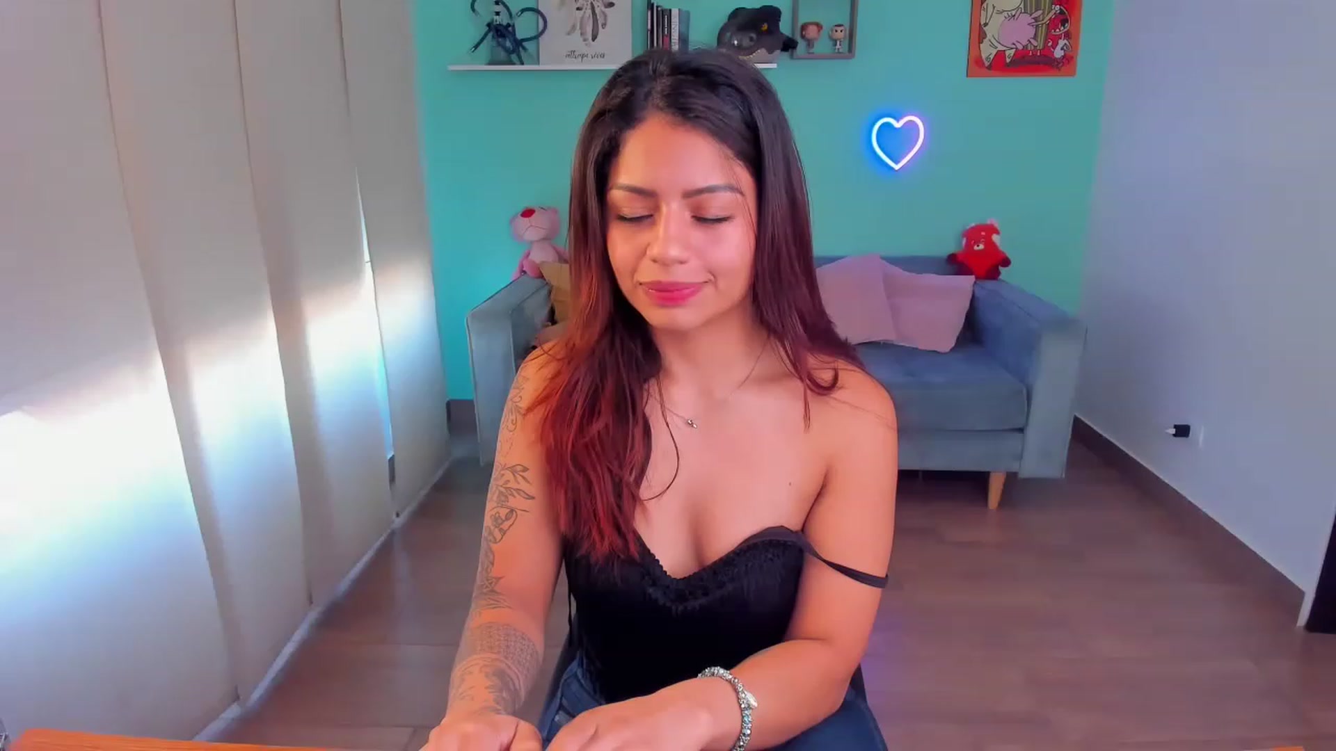 Gallery image thumbnail from SarishaLove's myfreecams stream on, 05/24/2023, 12:31 image 14 of 20