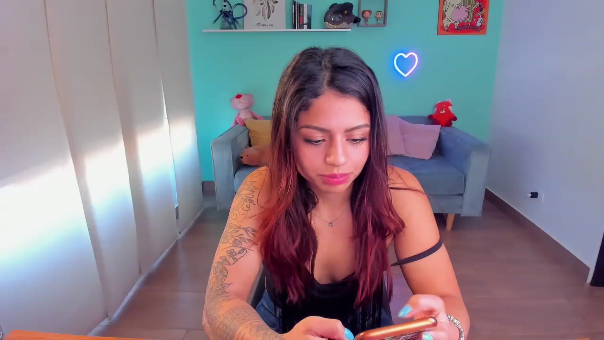 Gallery image thumbnail from SarishaLove's myfreecams stream on, 05/24/2023, 12:31 image 19 of 20