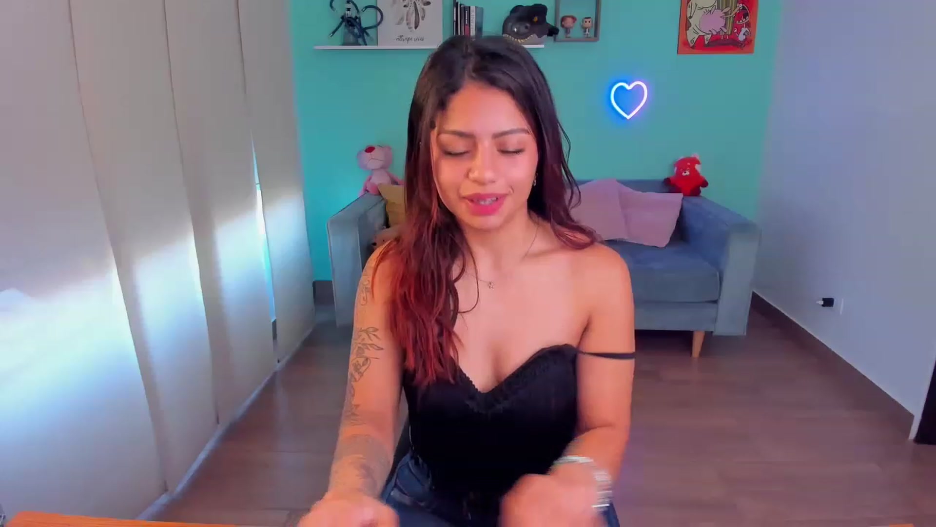 Gallery image thumbnail from SarishaLove's myfreecams stream on, 05/24/2023, 12:31 image 6 of 20