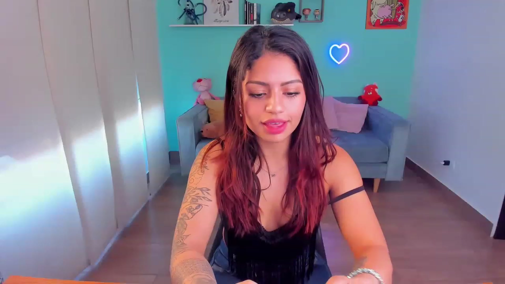 Gallery image thumbnail from SarishaLove's myfreecams stream on, 05/24/2023, 12:31 image 7 of 20