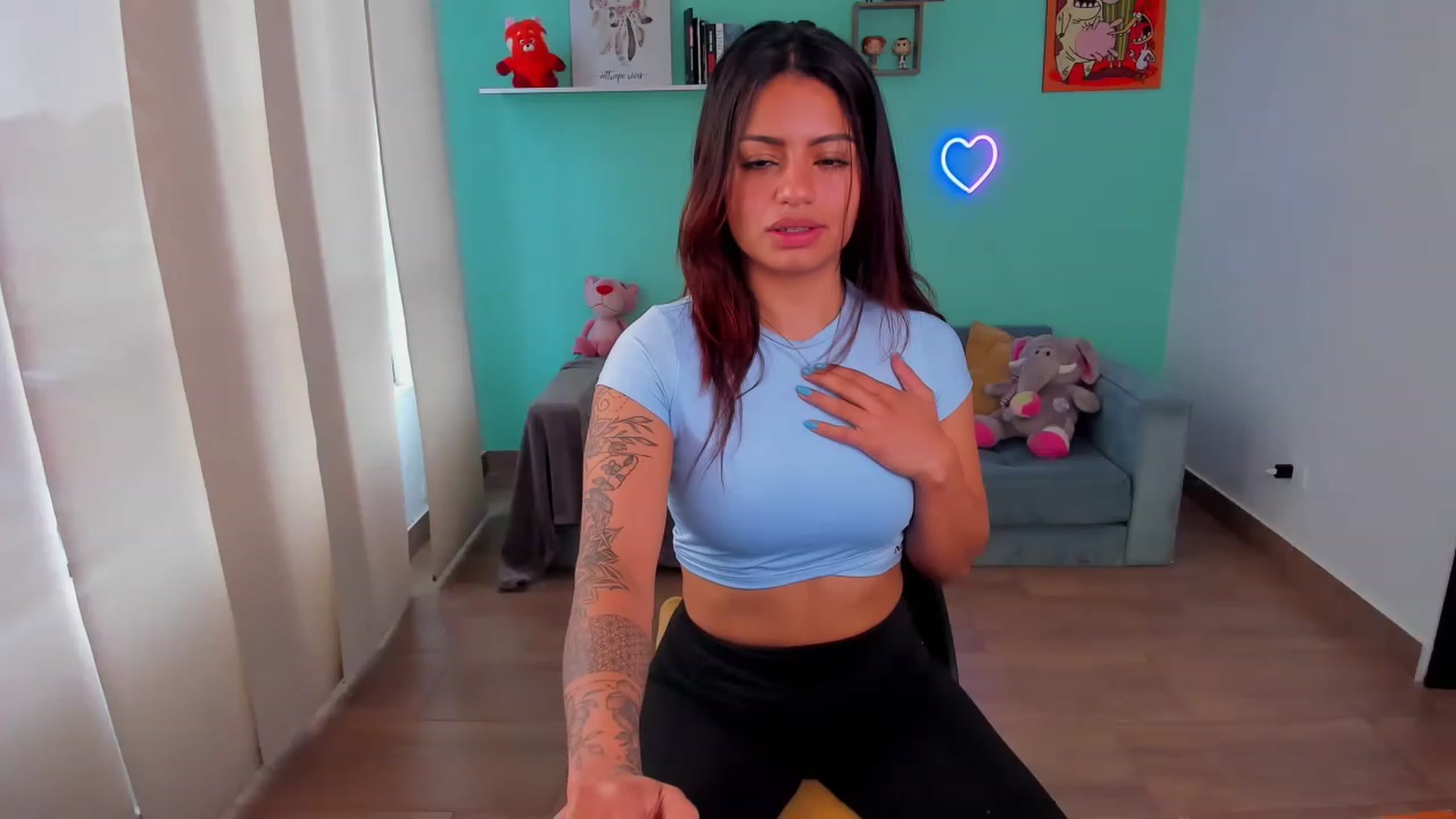 Gallery image thumbnail from SarishaLove's myfreecams stream on, 05/31/2023, 12:35 image 18 of 20