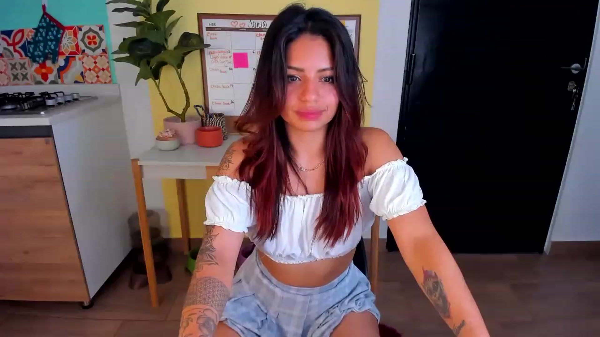 Gallery image thumbnail from SarishaLove's myfreecams stream on, 06/13/2023, 01:29 image 6 of 20