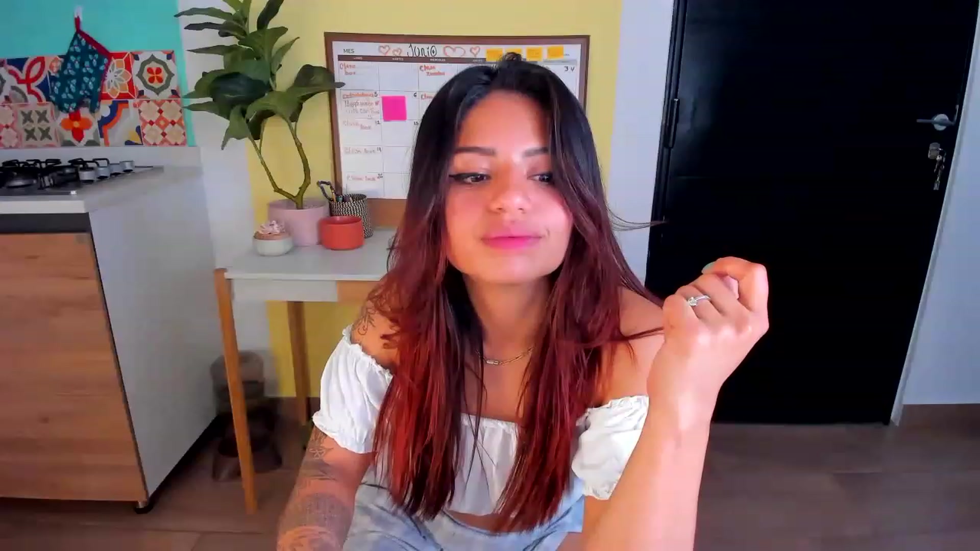 Gallery image thumbnail from SarishaLove's myfreecams stream on, 06/13/2023, 01:29 image 8 of 20