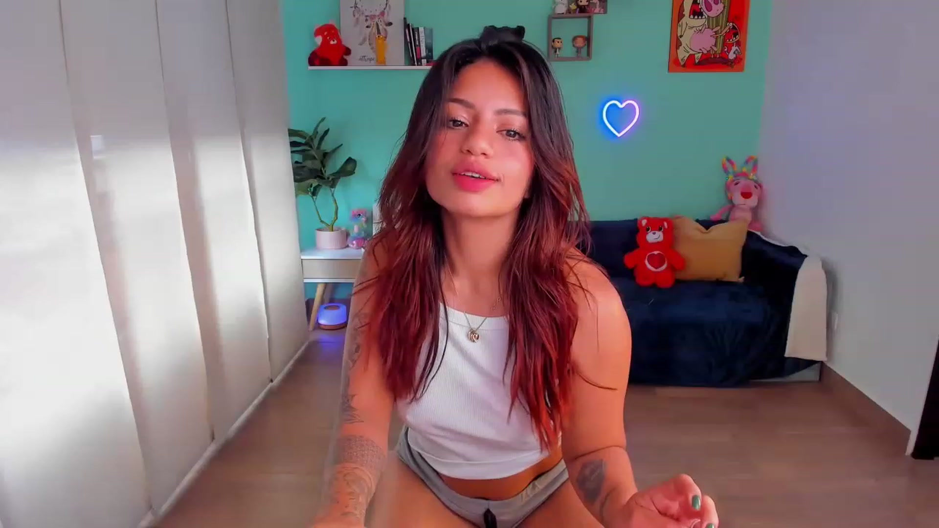 Gallery image thumbnail from SarishaLove's myfreecams stream on, 07/08/2023, 13:37 image 9 of 20